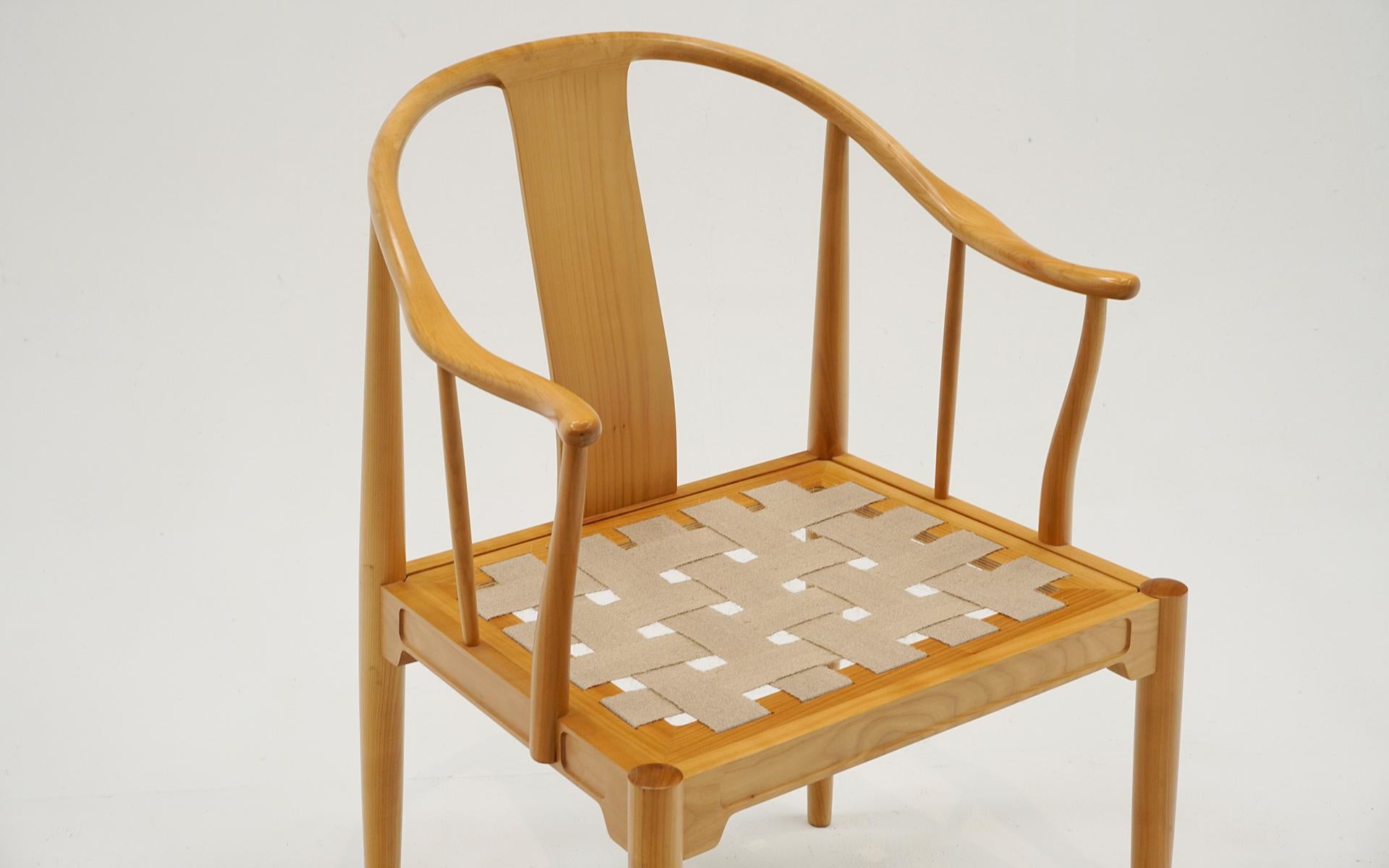 10 chaises de salle à manger chinoises de Hans Wagner. Production de 1982. Très peu utilisé. Signé. en vente 3