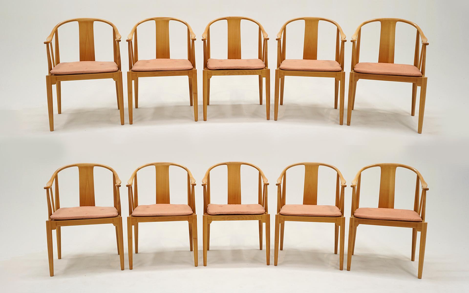 10 chaises de salle à manger chinoises de Hans Wagner. Production de 1982. Très peu utilisé. Signé. en vente 5