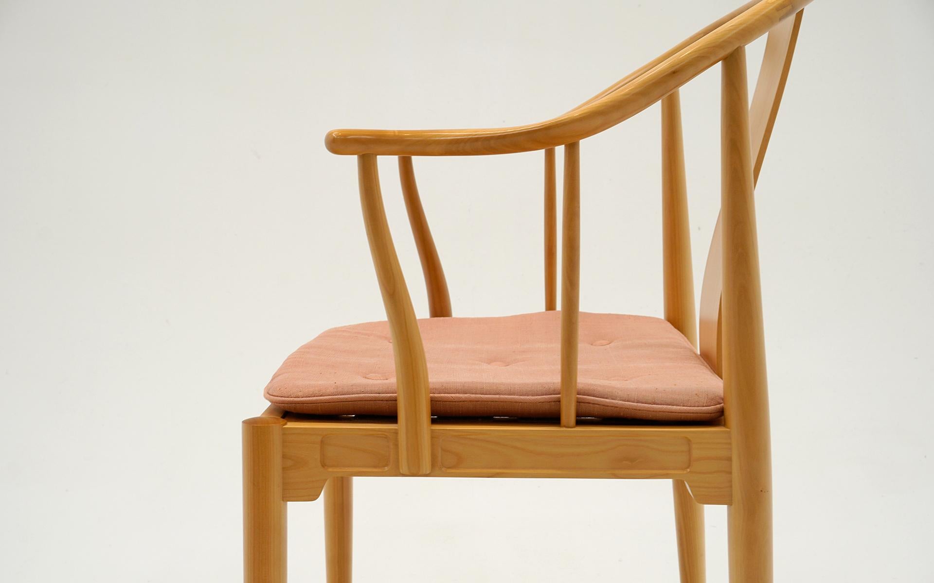 10 chaises de salle à manger chinoises de Hans Wagner. Production de 1982. Très peu utilisé. Signé. en vente 2