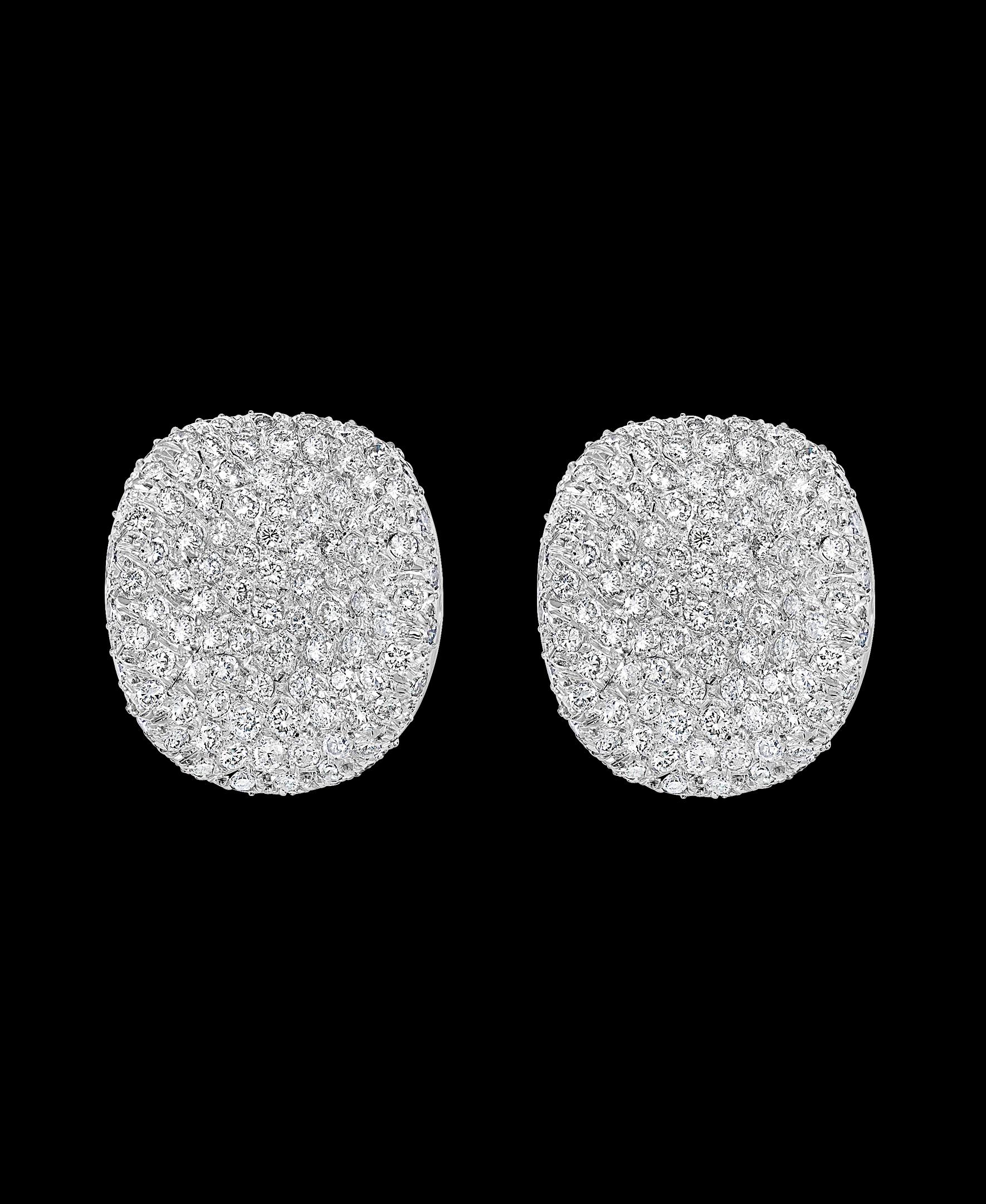 10 Ct  Diamond VS Quality  stud cocktail Earrings - Women  In 18 kt Yellow gold 
Immaculately crafted from 18kt Yellow gold, these stunning  Diamonds earrings  are facing in front so you can see full earring sitting on the ear.
It's  a unique and