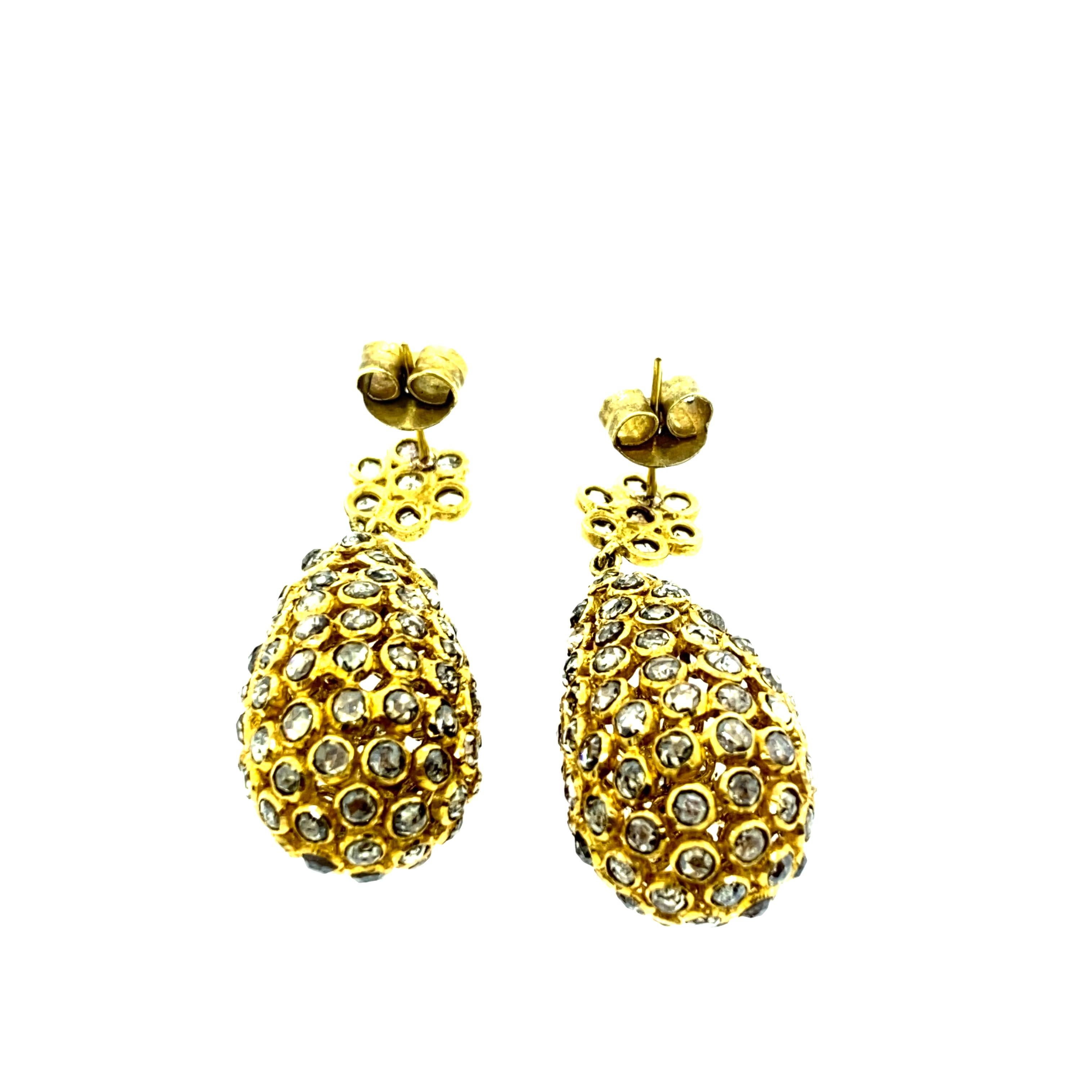10 Carat Diamond Earring in 18 Karat Yellow Gold In New Condition For Sale In New York, NY