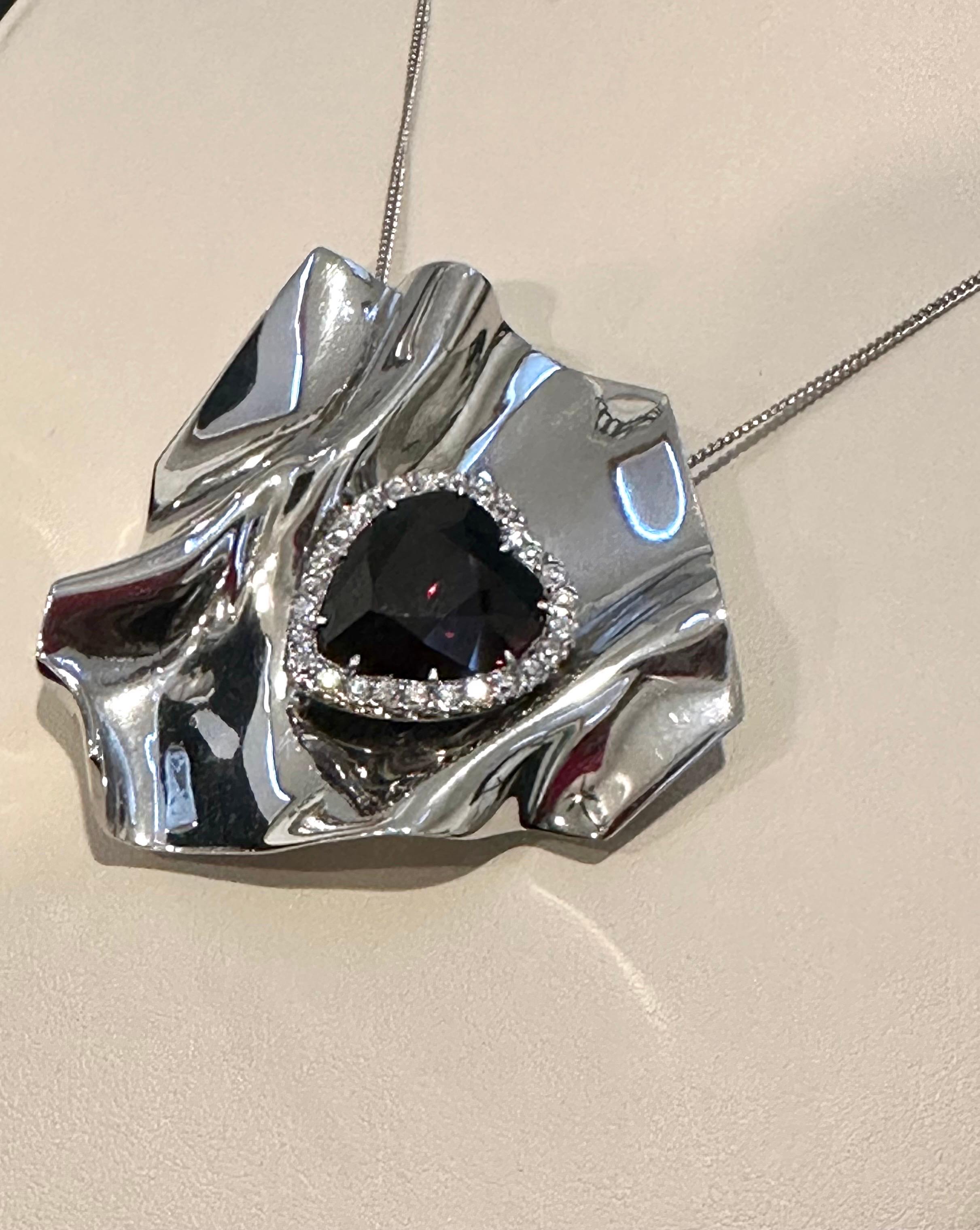 10ct Heart Shape Garnet & 1.5ct Diamond Pendant /Pin 14kt White Gold 35gm In Excellent Condition For Sale In New York, NY