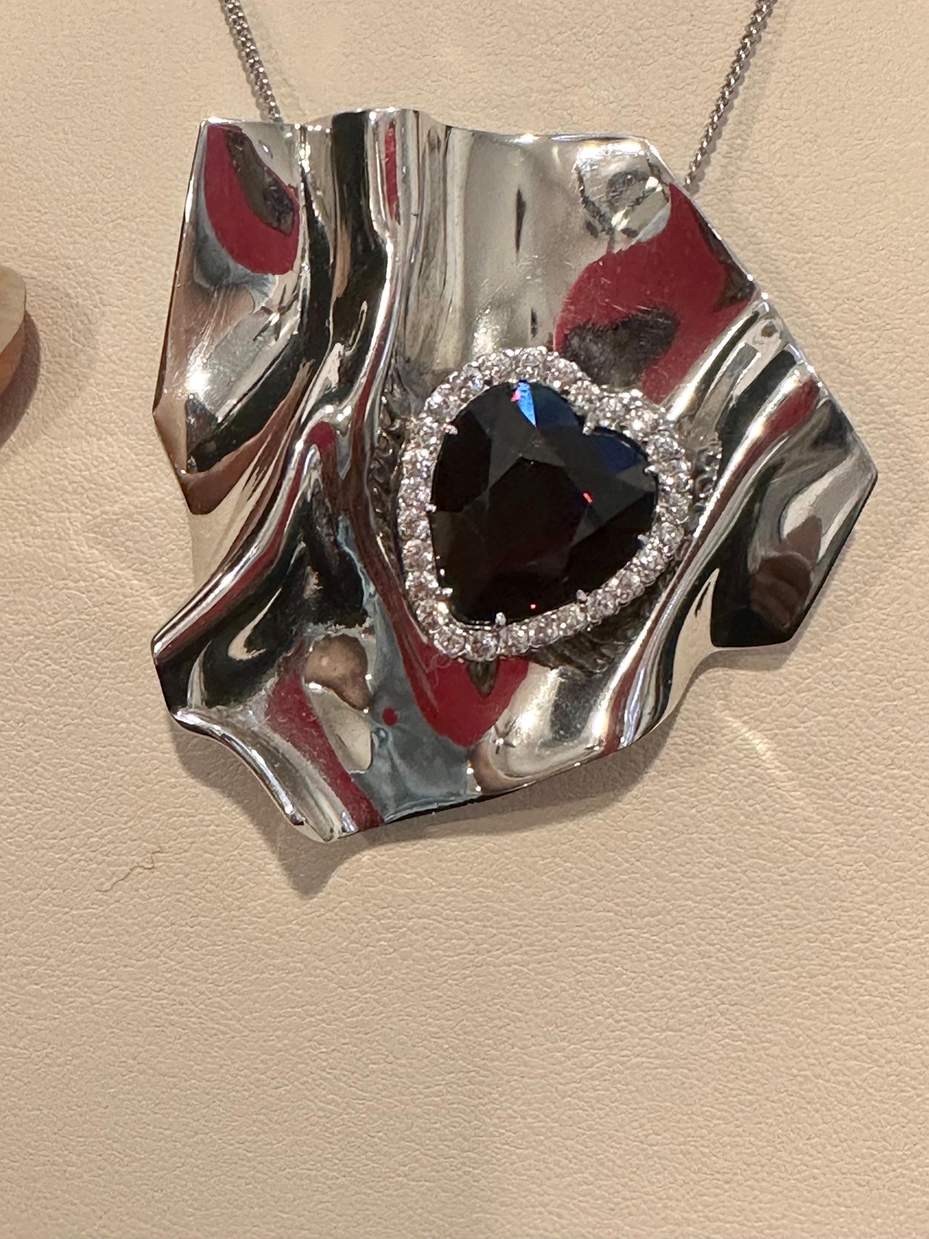 10ct Heart Shape Garnet & 1.5ct Diamond Pendant /Pin 14kt White Gold 35gm For Sale 2