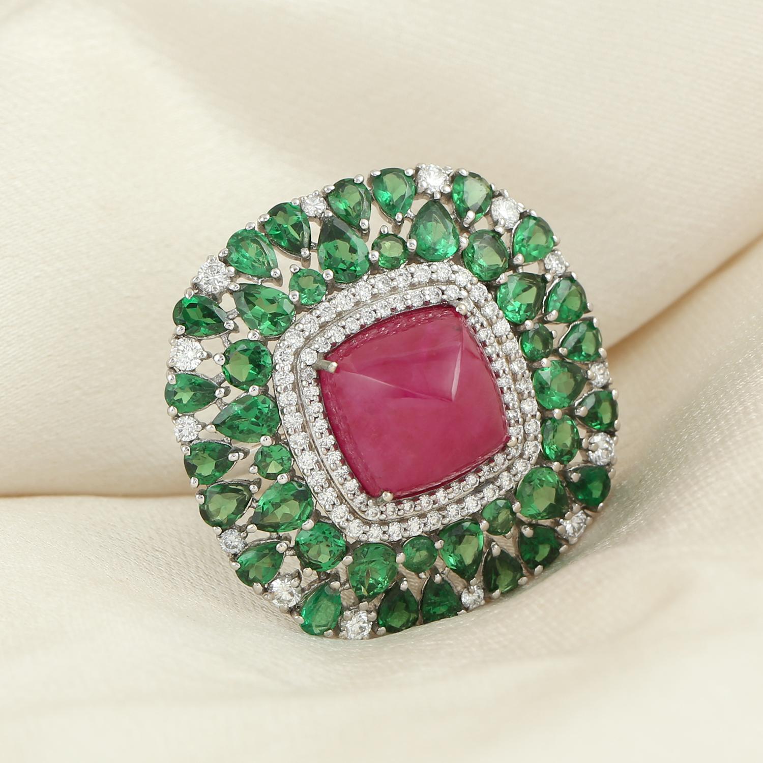 10ct Sugarloaf Mozambique Ruby Ring With Tsavorite & Diamonds In 18k White Gold Art Decó en venta
