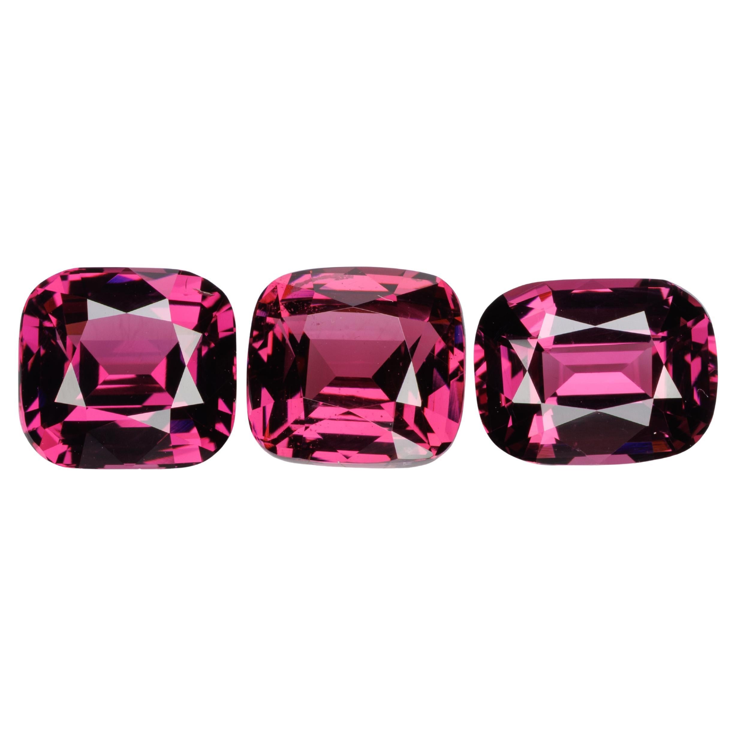 10 cts, Faceted rhodolite garnet cushion set the pair's For Sale