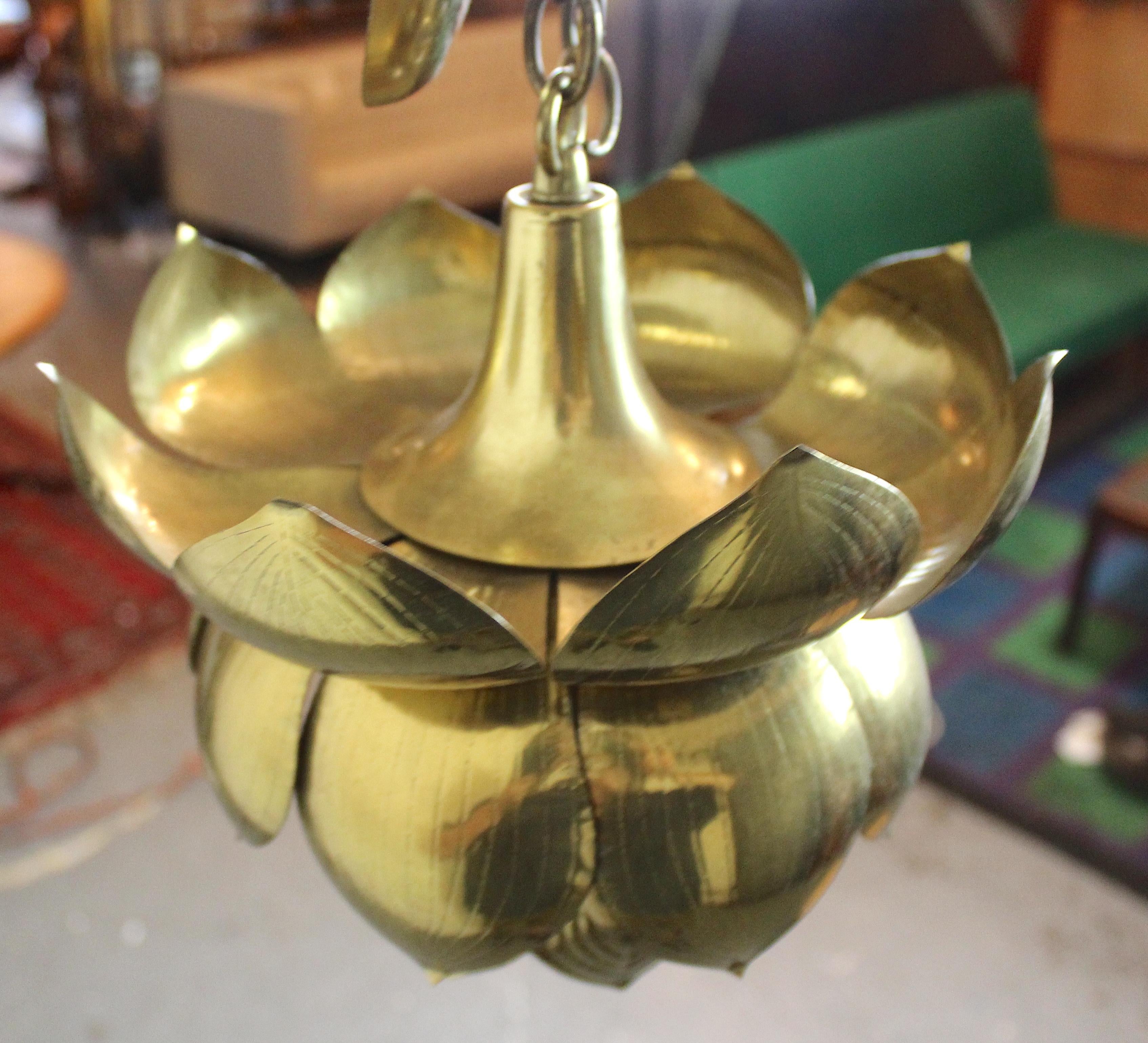 Ciondolo Lotus di Feldman con diametro di 10 pollici In condizioni buone in vendita a Brooklyn, NY
