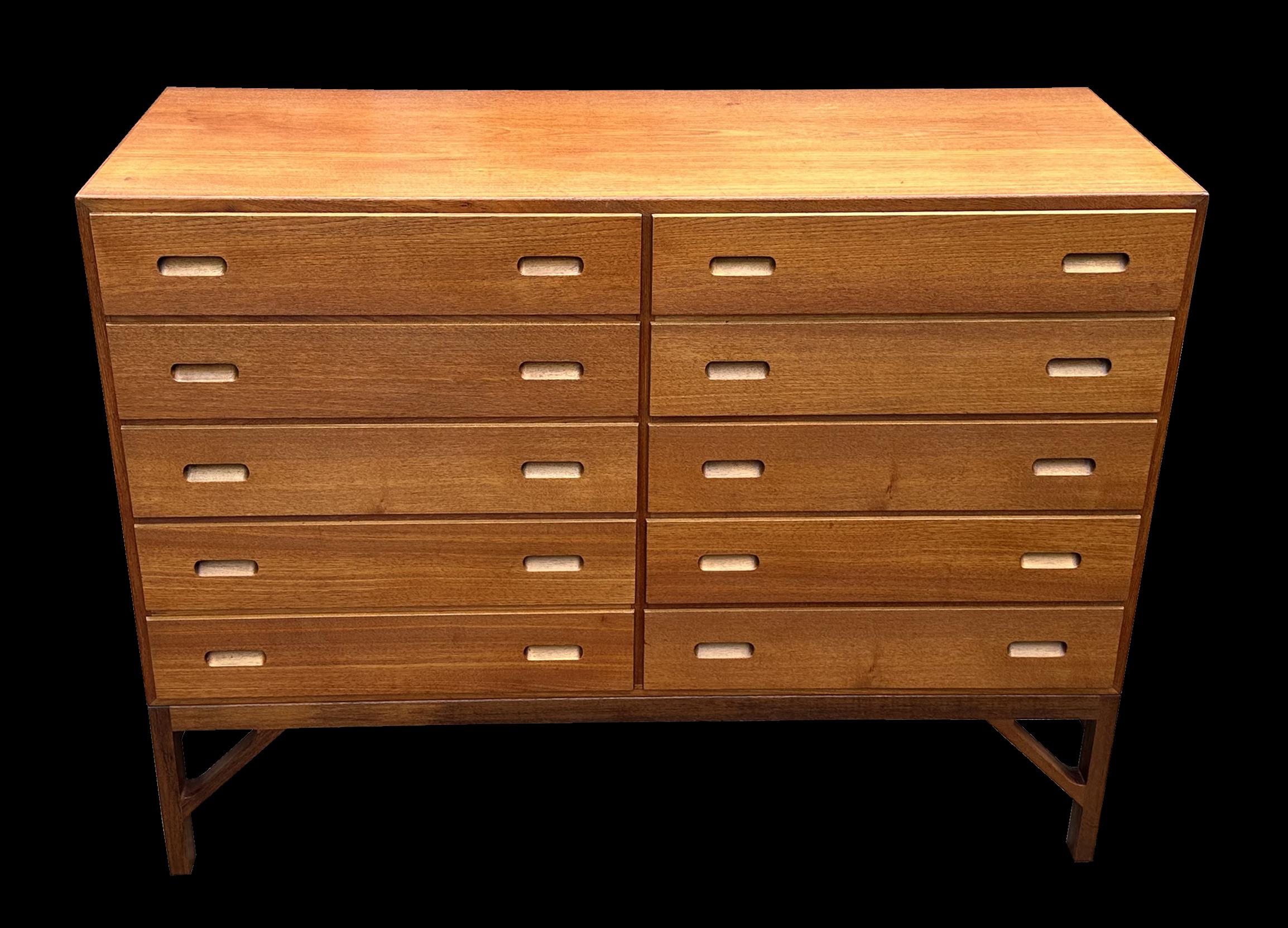 This Teak chest of 10 Drawers by Borge Mogensen is in very nice original condition.