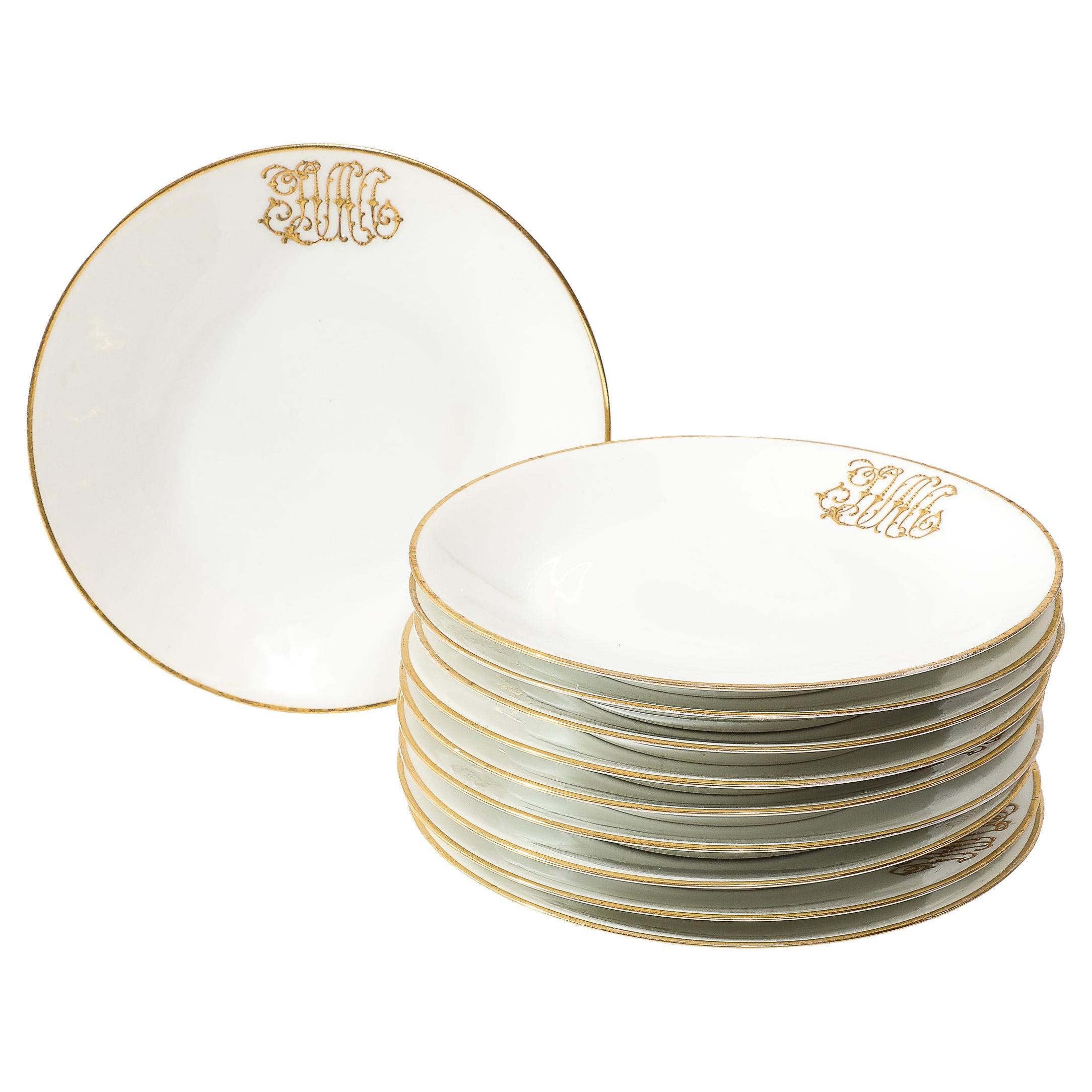 10 Edwardian  Assiettes de déjeuner en porcelaine dorée avec monogramme signées Delinieres & Co. en vente