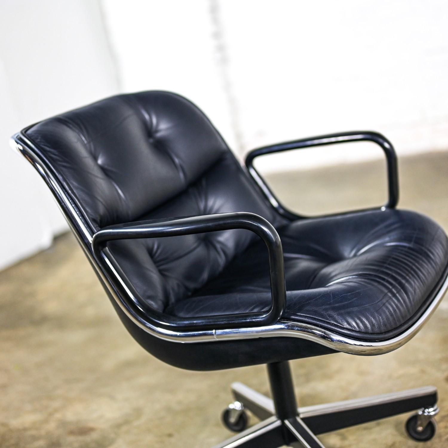 10 Executive Armchairs by Charles Pollock for Knoll Black Leather & 4 Prong Base For Sale 4