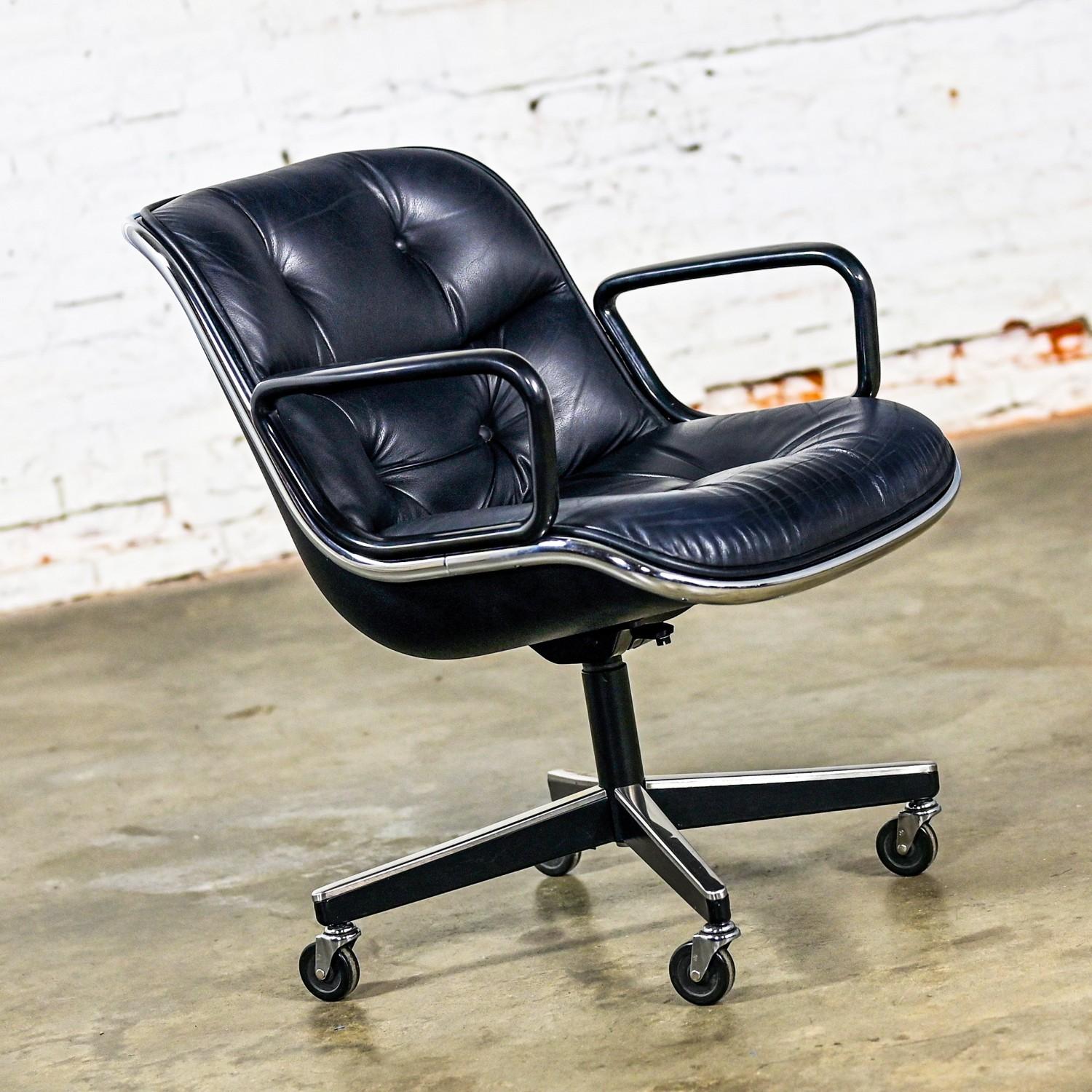 10 Executive Armchairs by Charles Pollock for Knoll Black Leather & 4 Prong Base For Sale 2