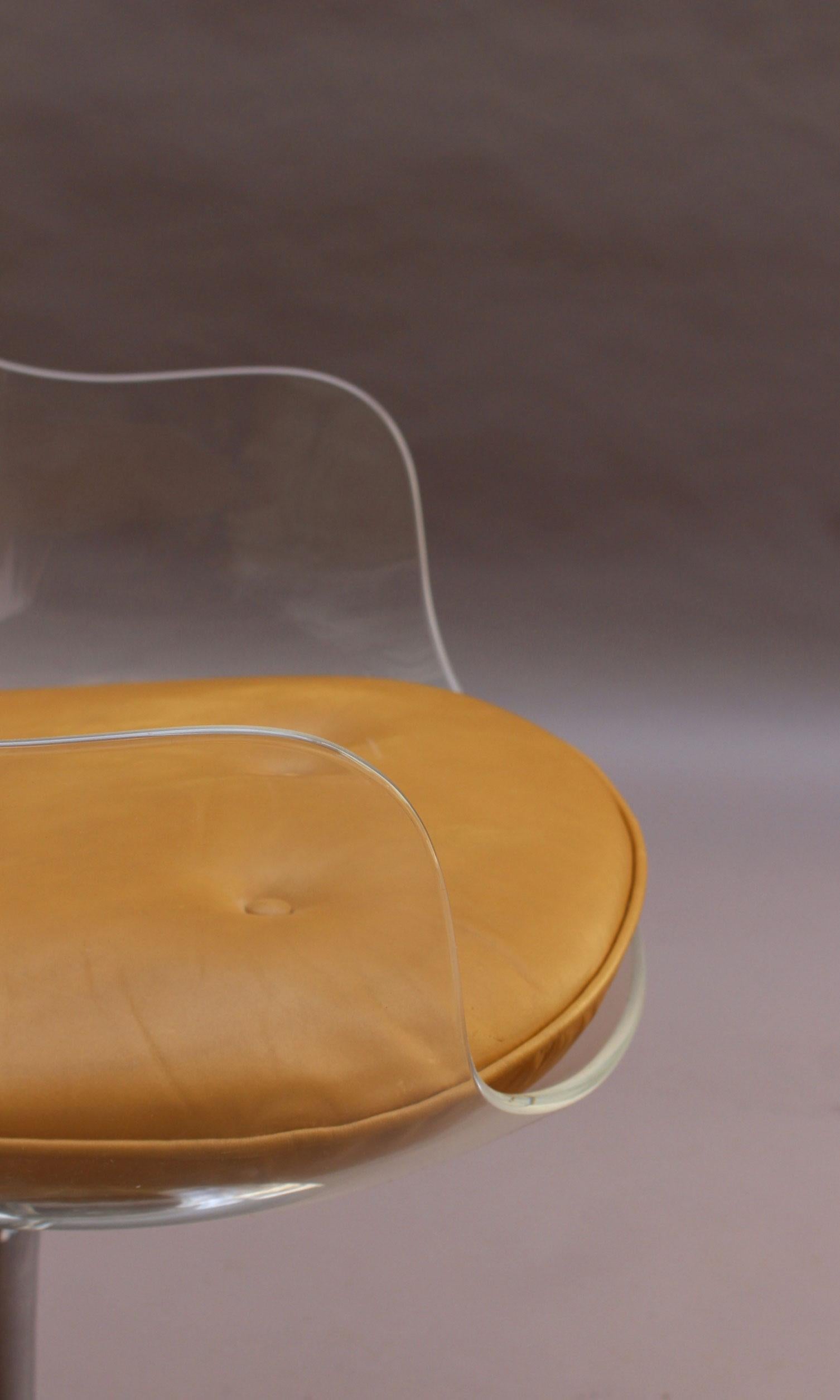 6 Fine 1960s Lucite 'Champagne' Chairs by Estelle & Erwin Laverne 3