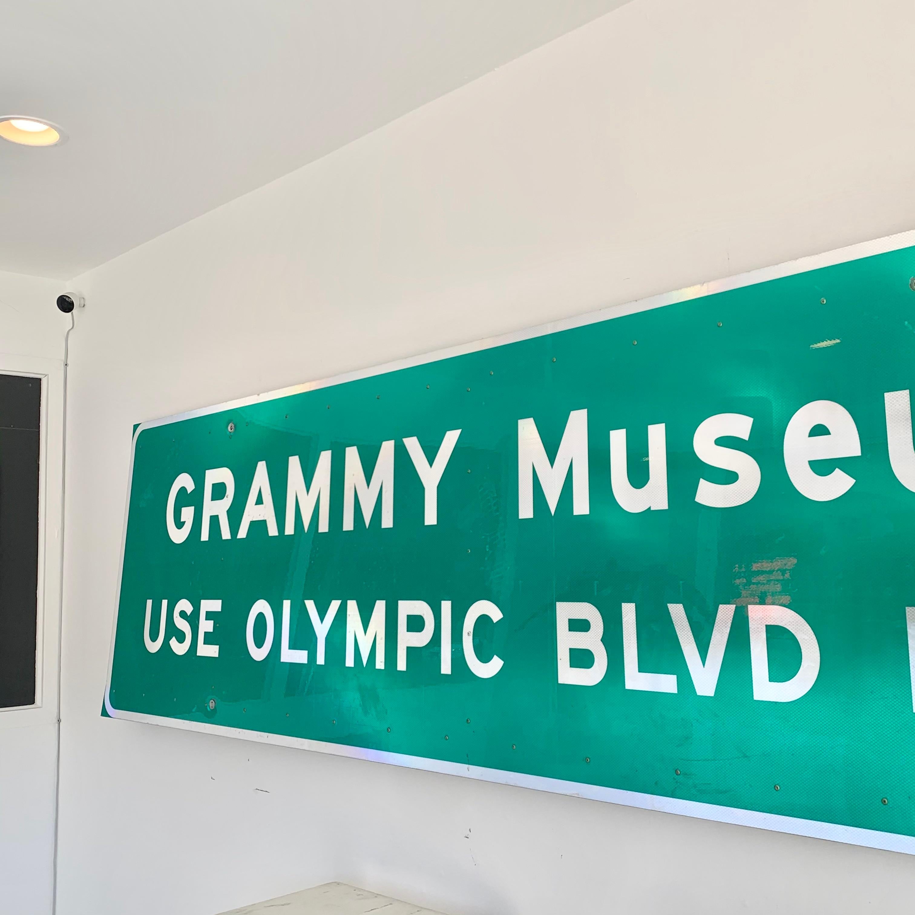 Grammy-Museum in Los Angeles, Freeway-Schild (Stahl) im Angebot