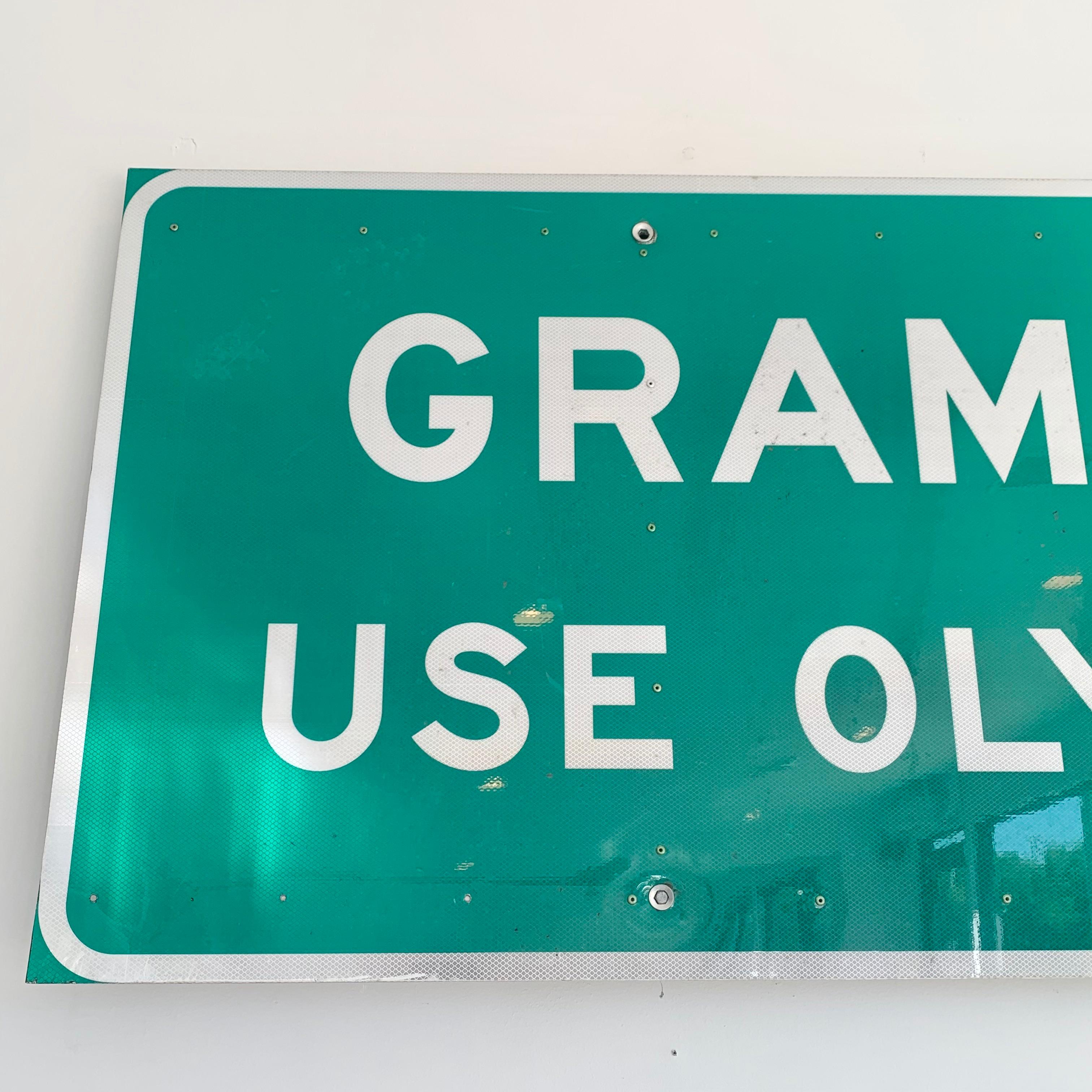 Grammy-Museum in Los Angeles, Freeway-Schild im Angebot 1