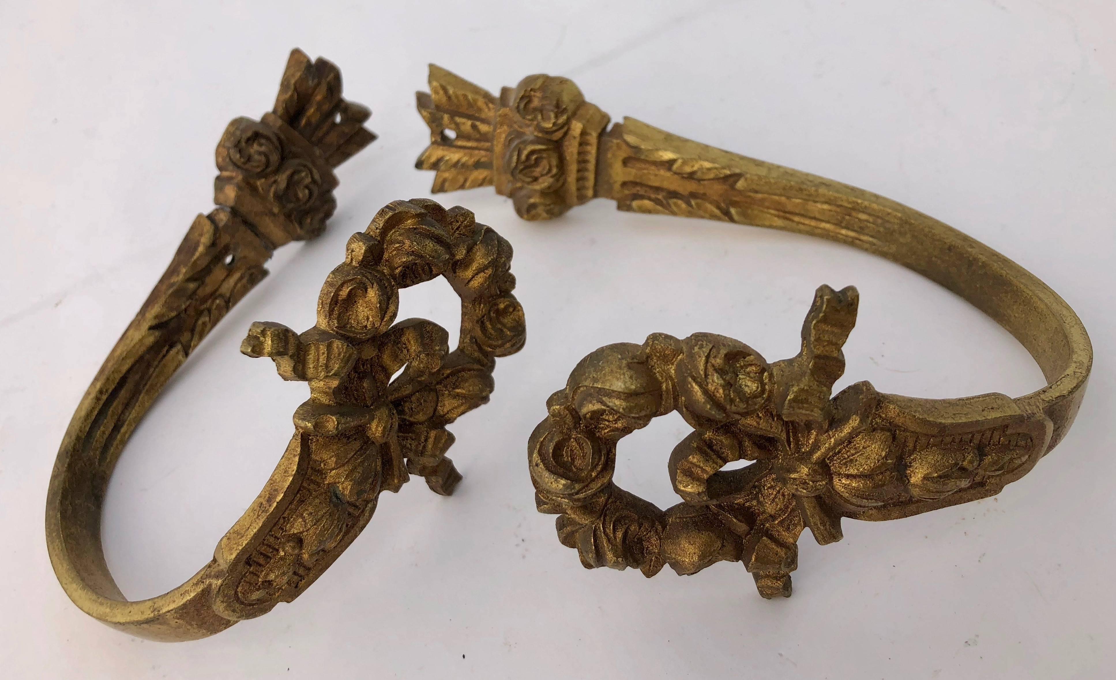 10 French Antique Brass Curtain Rod Ends and Tie Backs in Rose and Lace Designs For Sale 6
