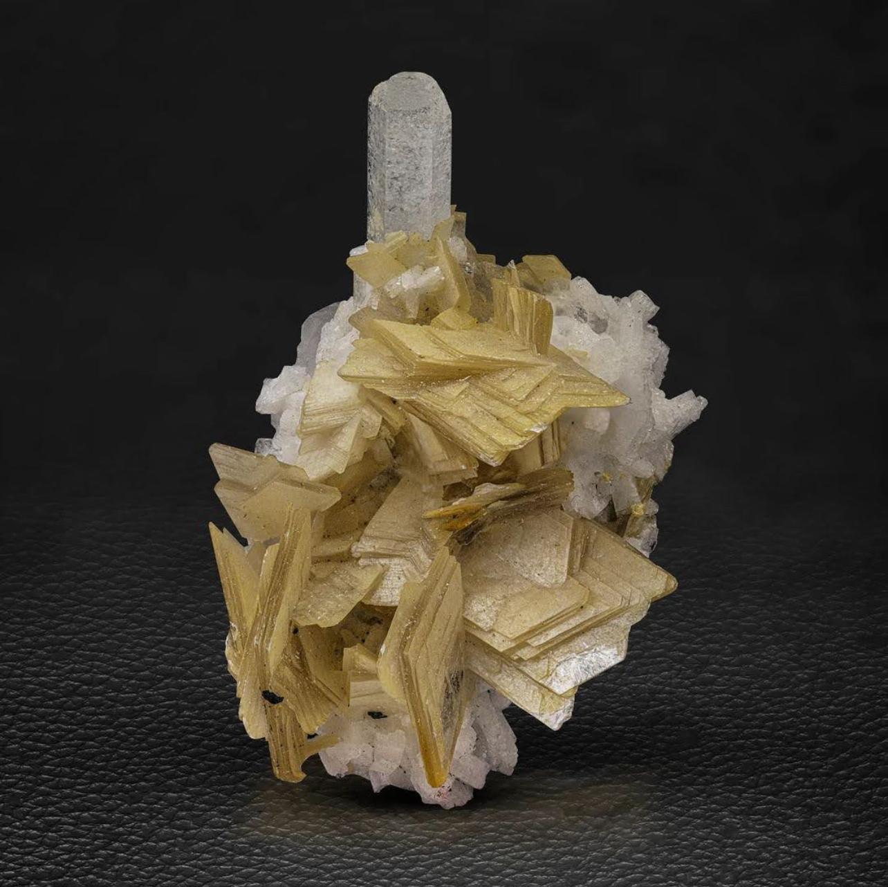 Combinaison d'aigue-marine sur muscovite avec Albite du Pakistan, 10 grammes Bon état - En vente à Peshawar, PK