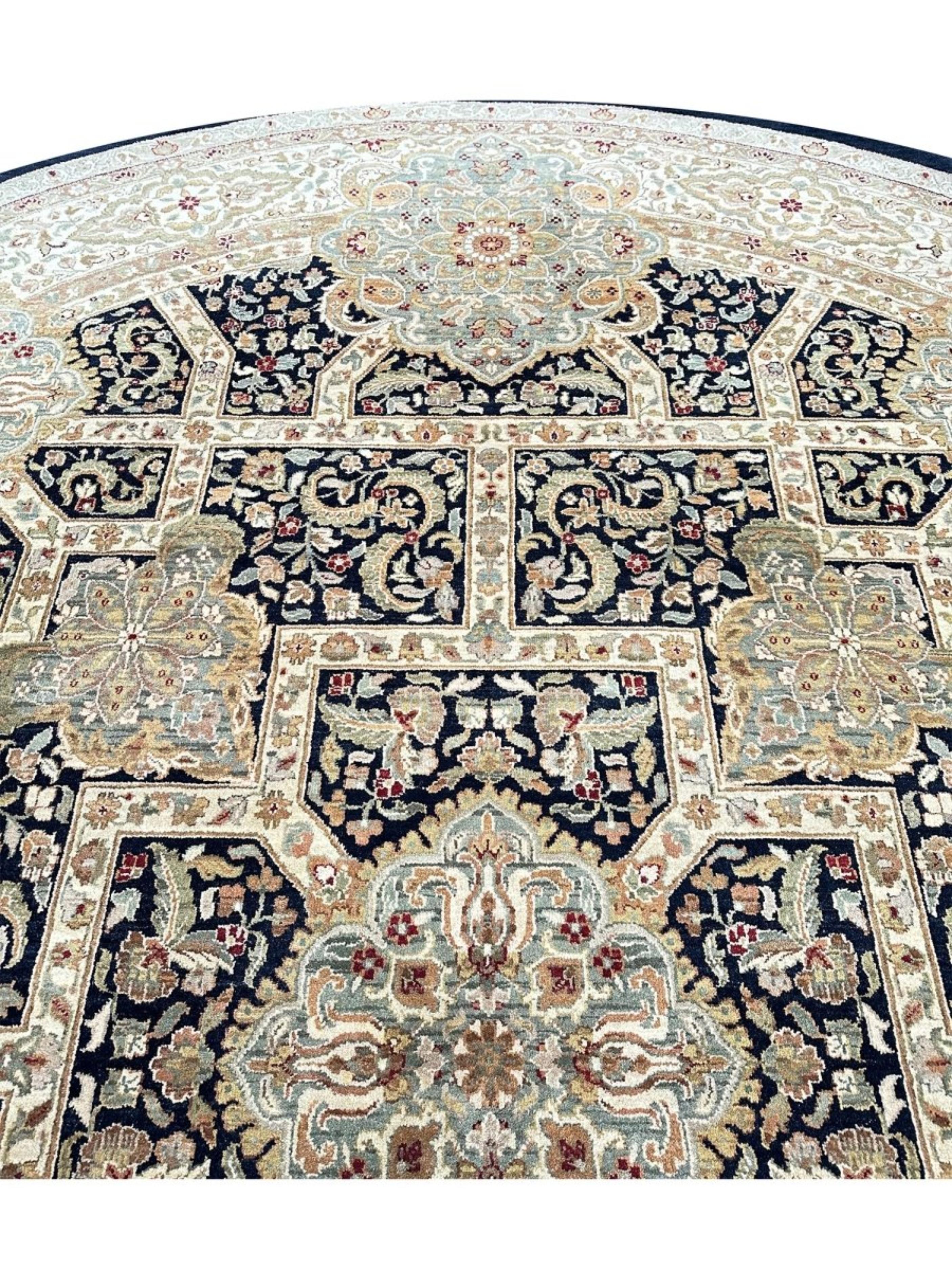 10' Hand Knotted Round Design Area Rug in vendita 1