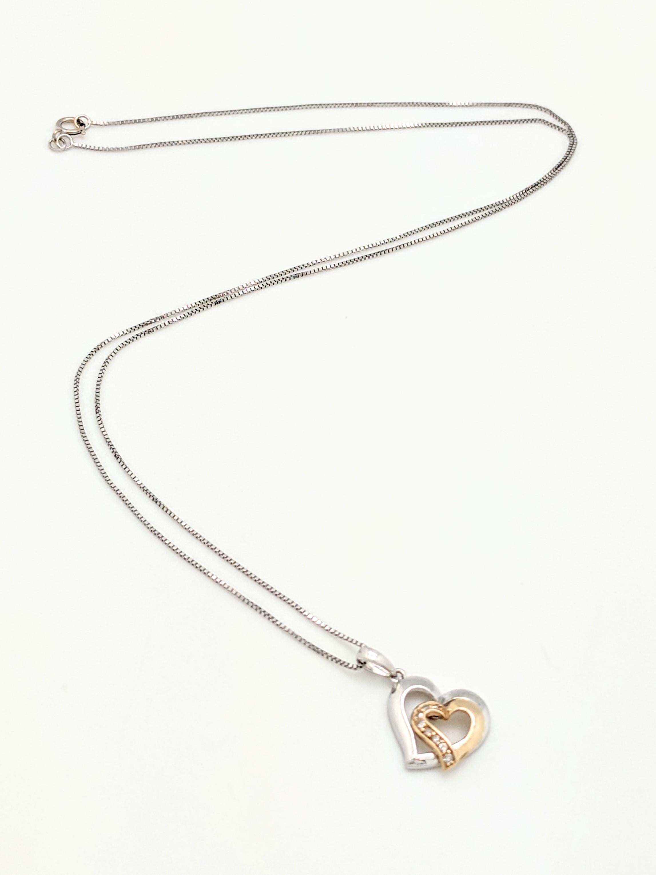 10 Karat 2-Tone Diamond Heart Pendant Necklace In Good Condition For Sale In Gainesville, FL