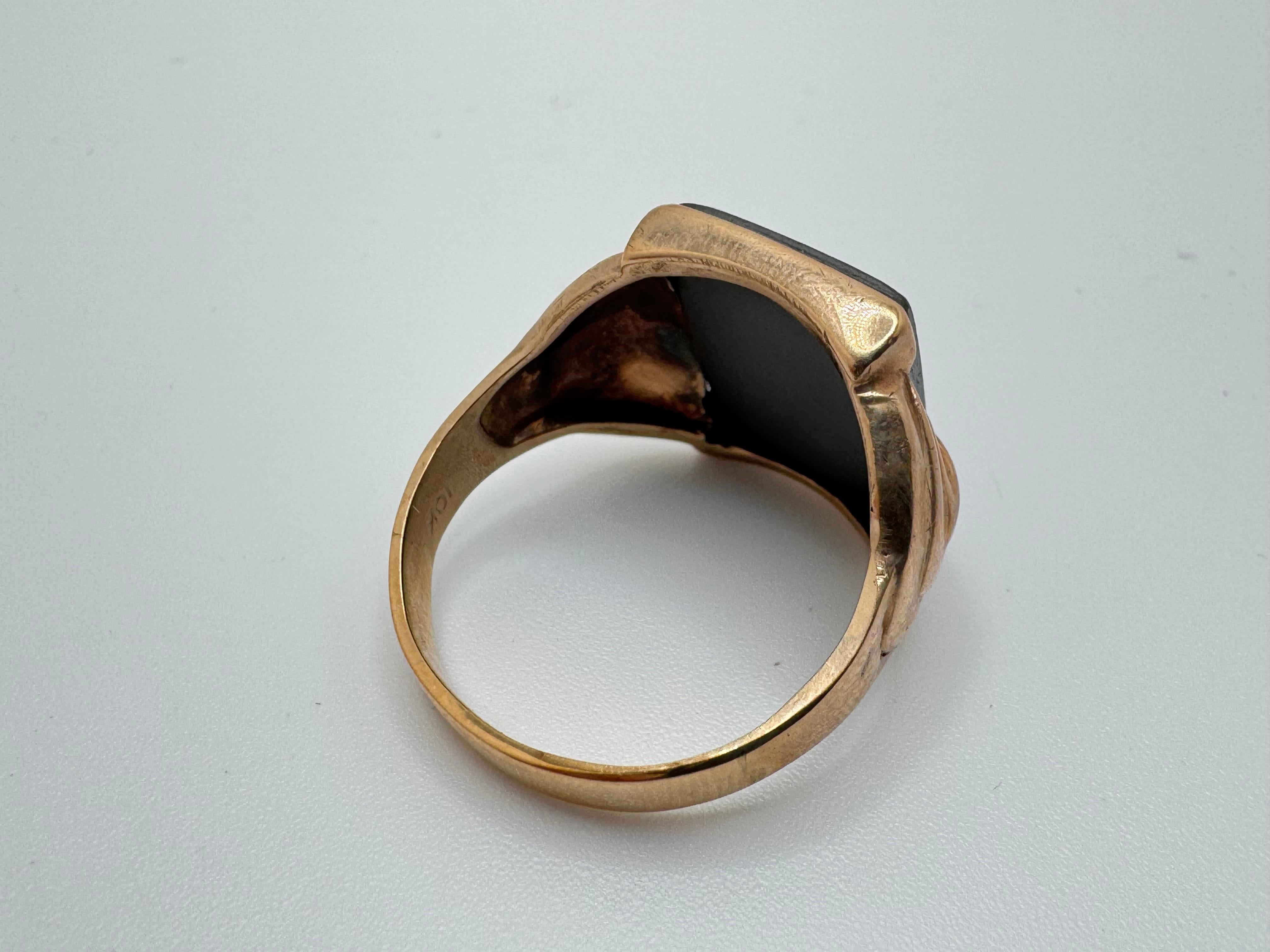 Anillo Art Decó de hematites calcográfica de 10 quilates, circa años 30 en venta 2