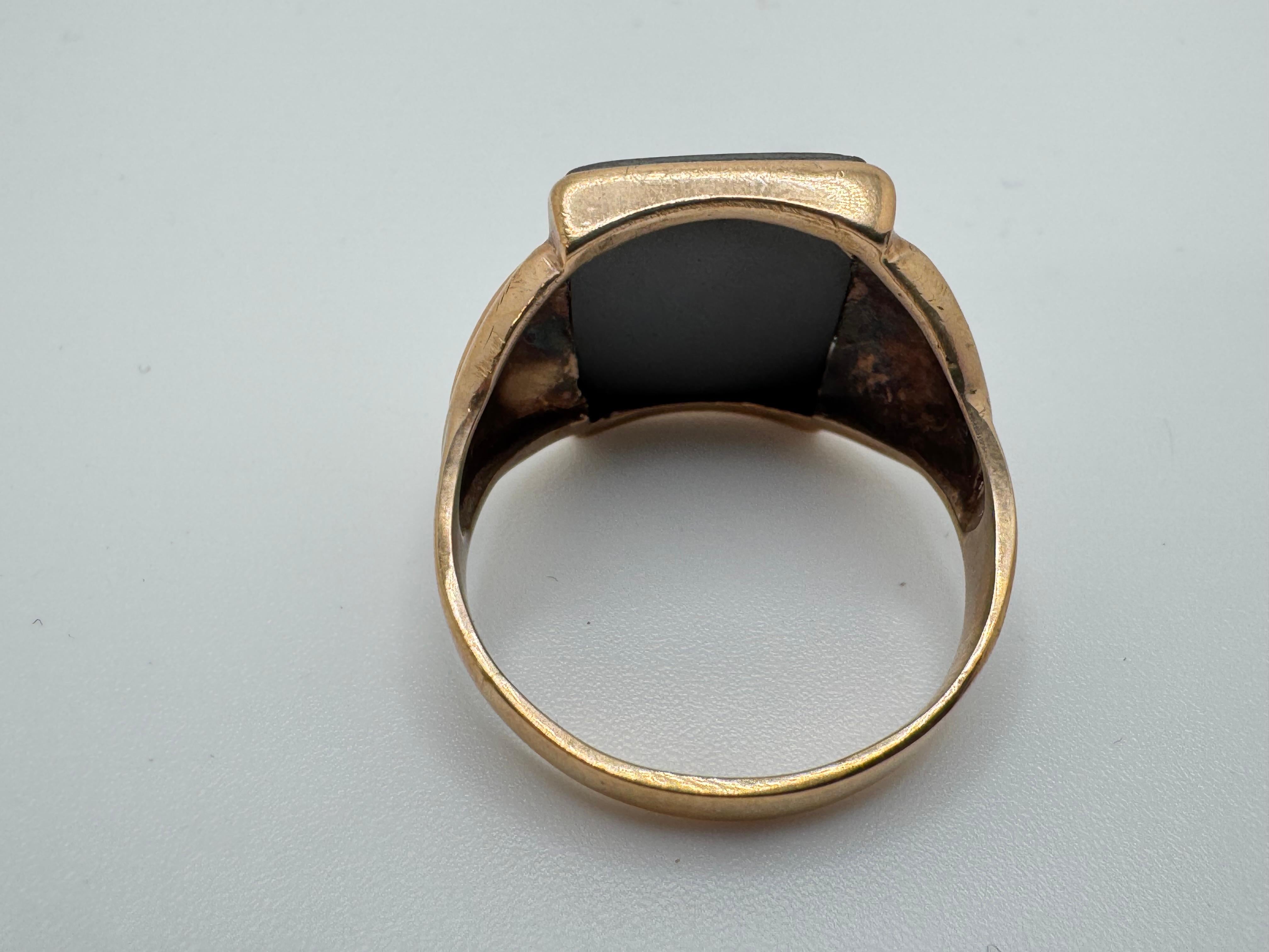 Anillo Art Decó de hematites calcográfica de 10 quilates, circa años 30 en venta 3