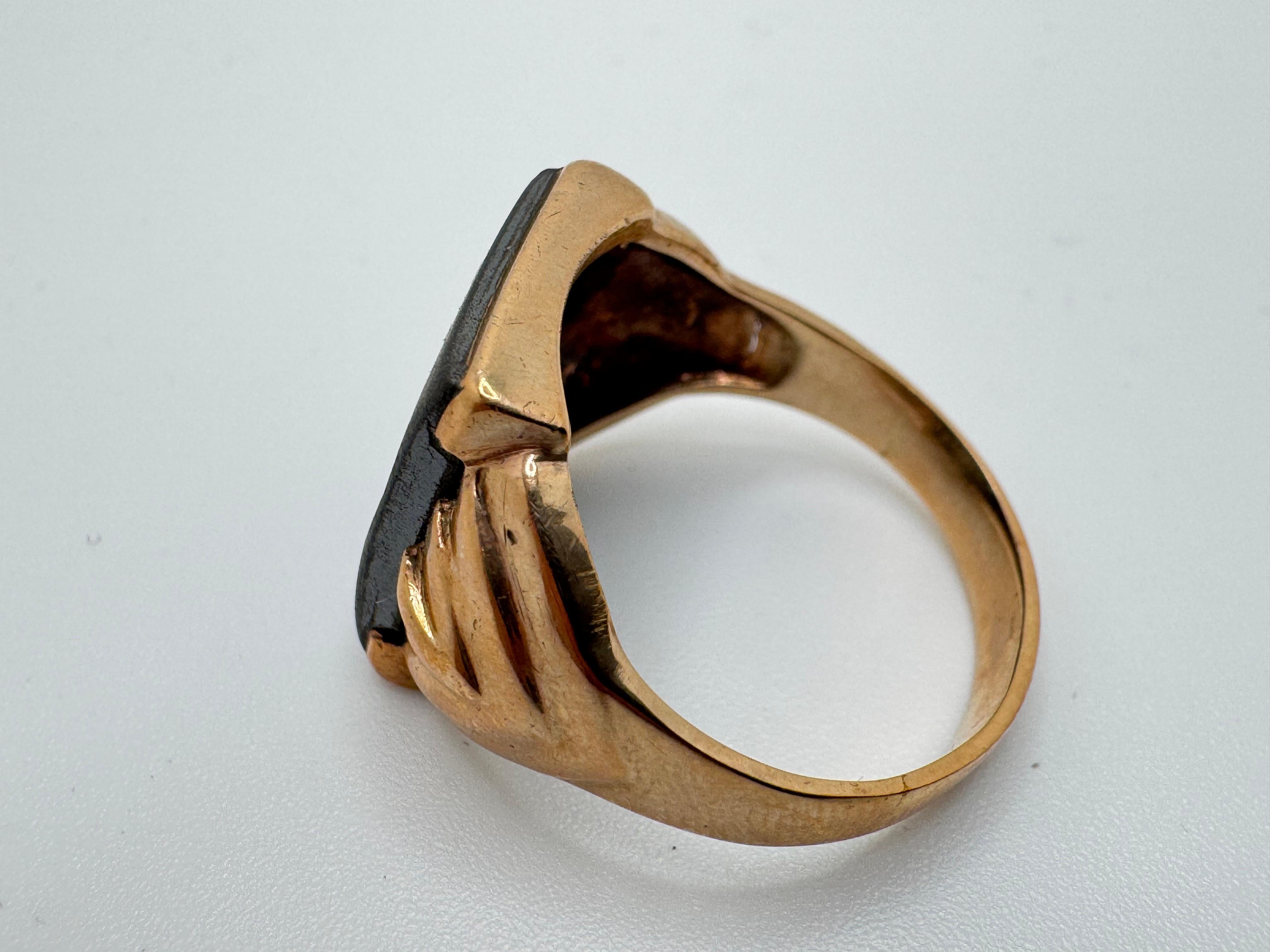 Anillo Art Decó de hematites calcográfica de 10 quilates, circa años 30 en venta 4