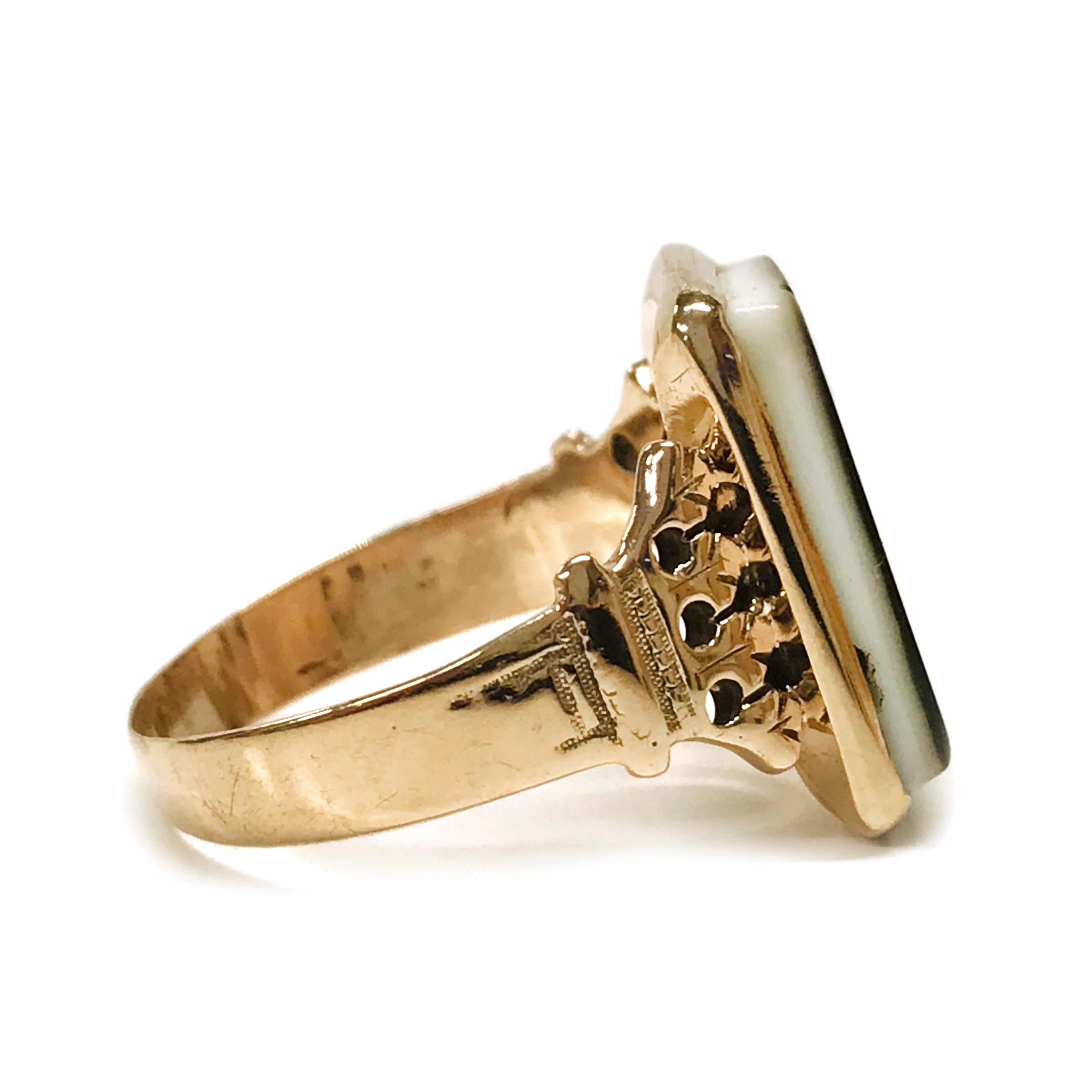 10 Karat Art Deco Sardonyx Ring, ca. 1940er Jahre (Ungeschliffen) im Angebot
