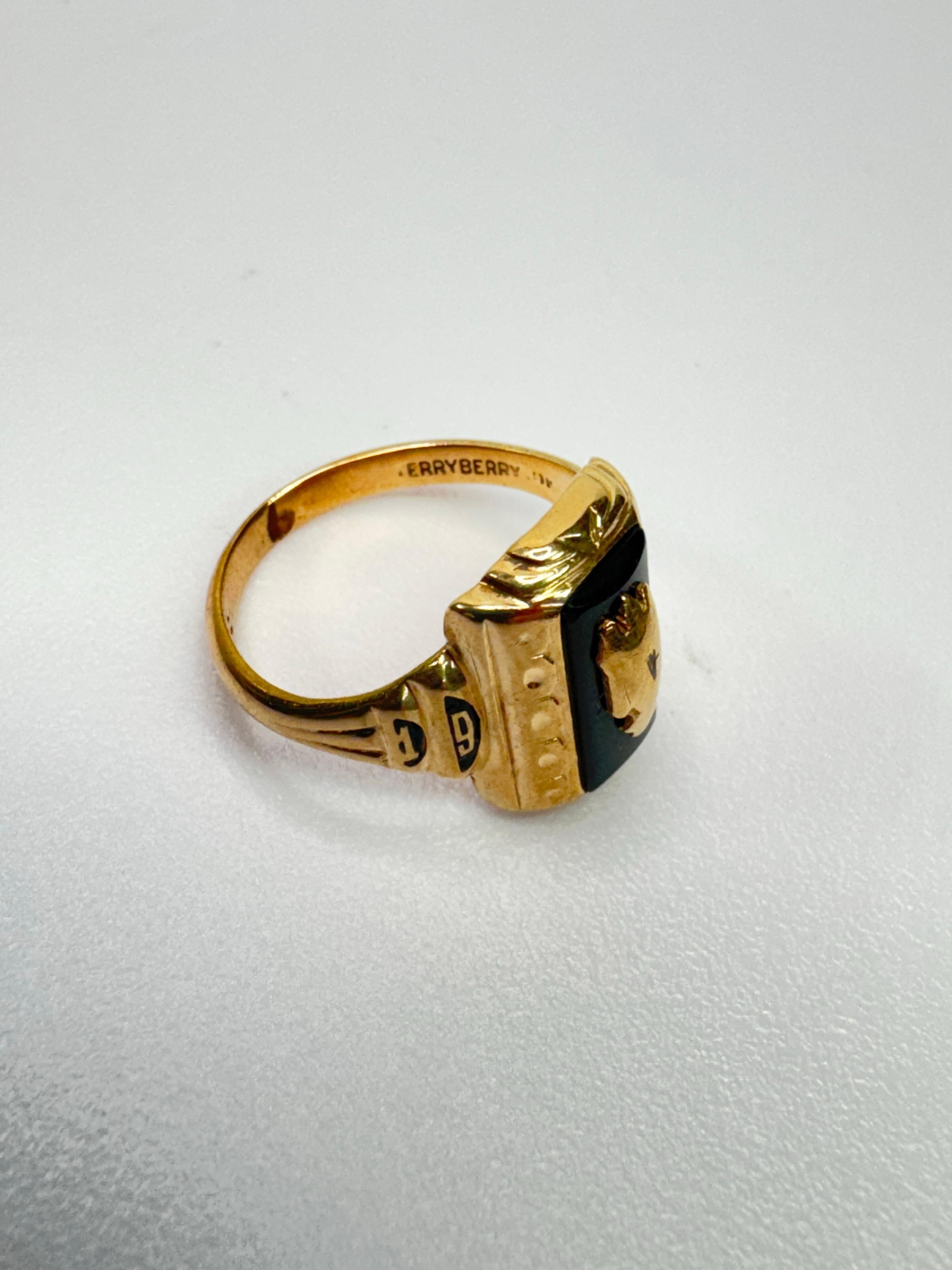 Cabochon 10 Karat Black Onyx School Ring, Circa 1955 For Sale