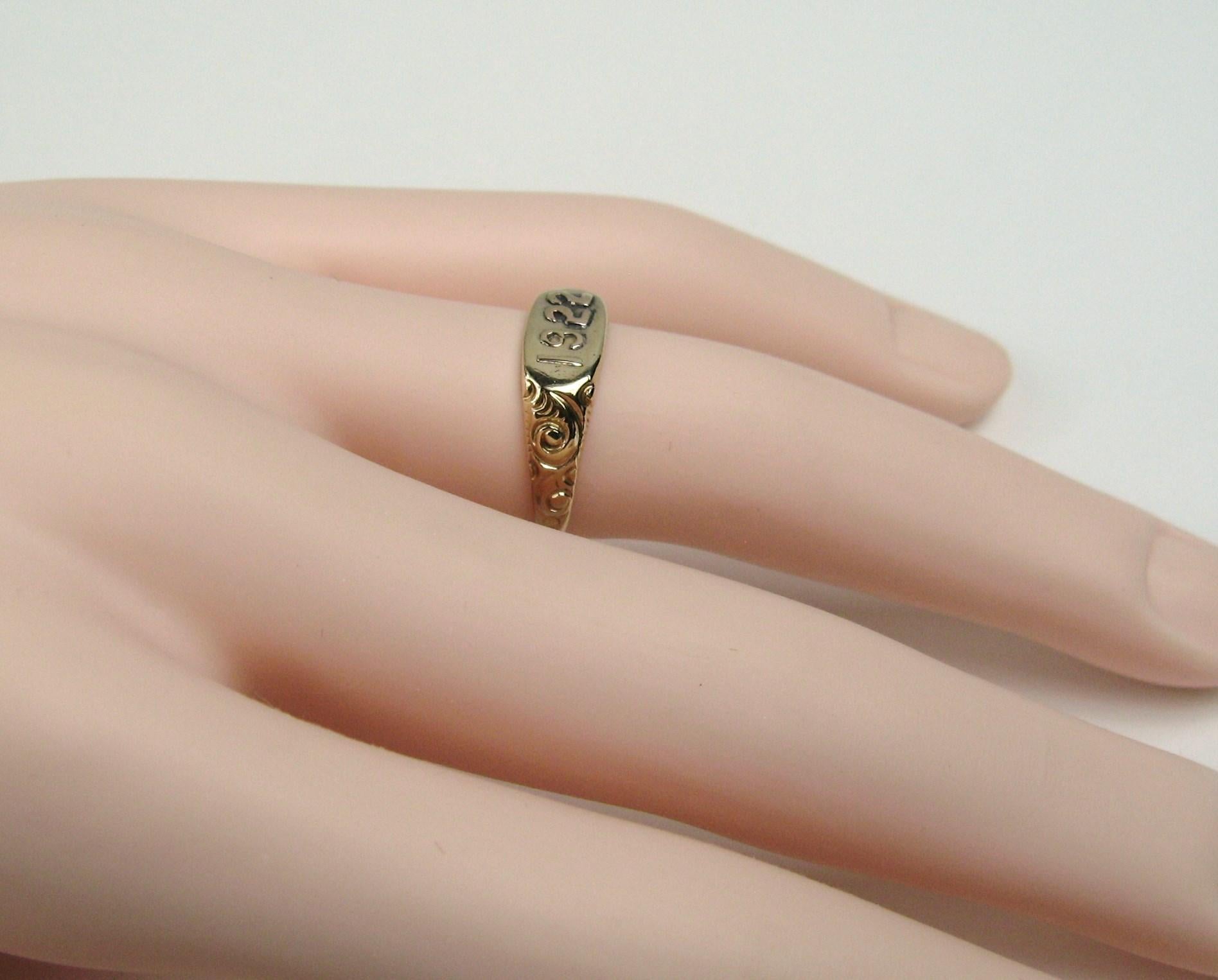 10 Karat Gold Geprägter Ring von 1922 im Zustand „Gut“ im Angebot in Wallkill, NY