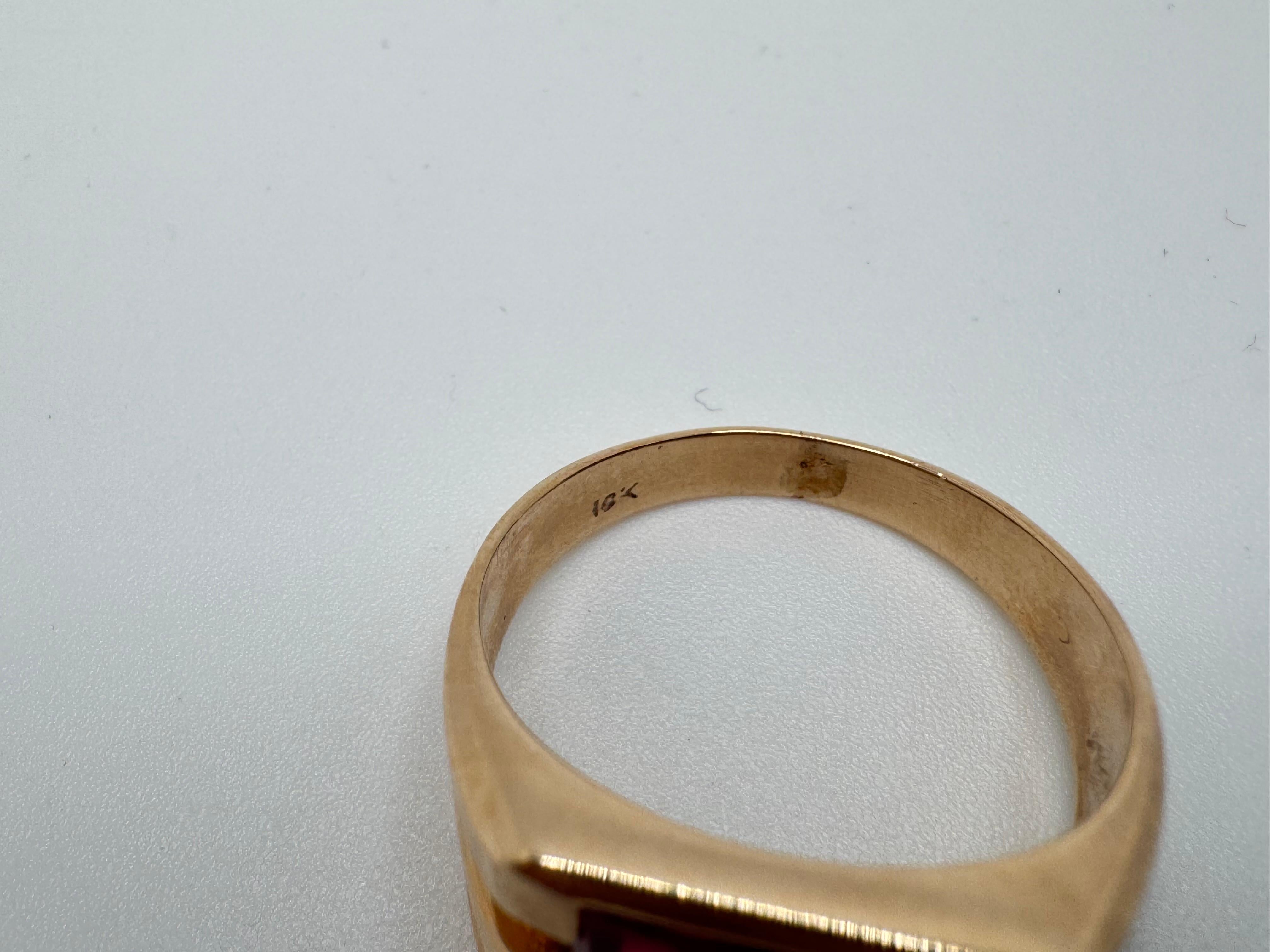 Anello con iniziale C in corindone rosa 10 kt. in vendita 2