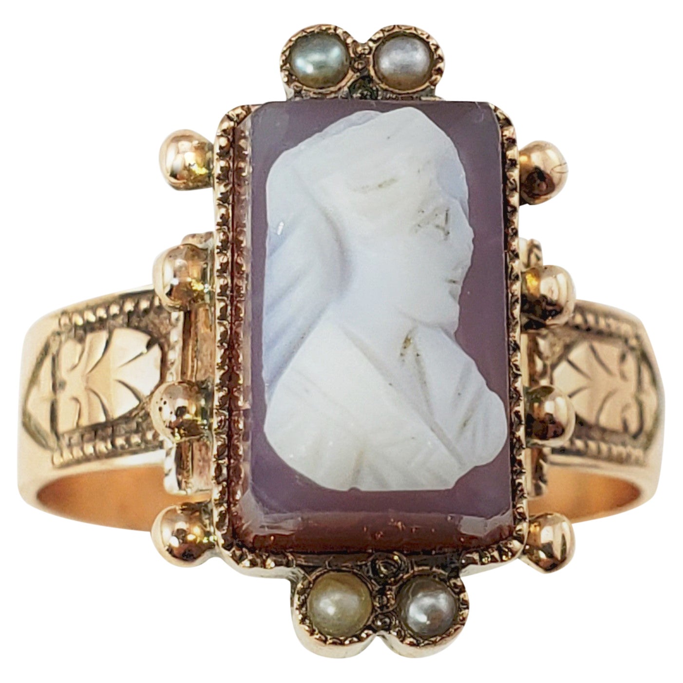 Bague camée en or rose 10 carats et perles