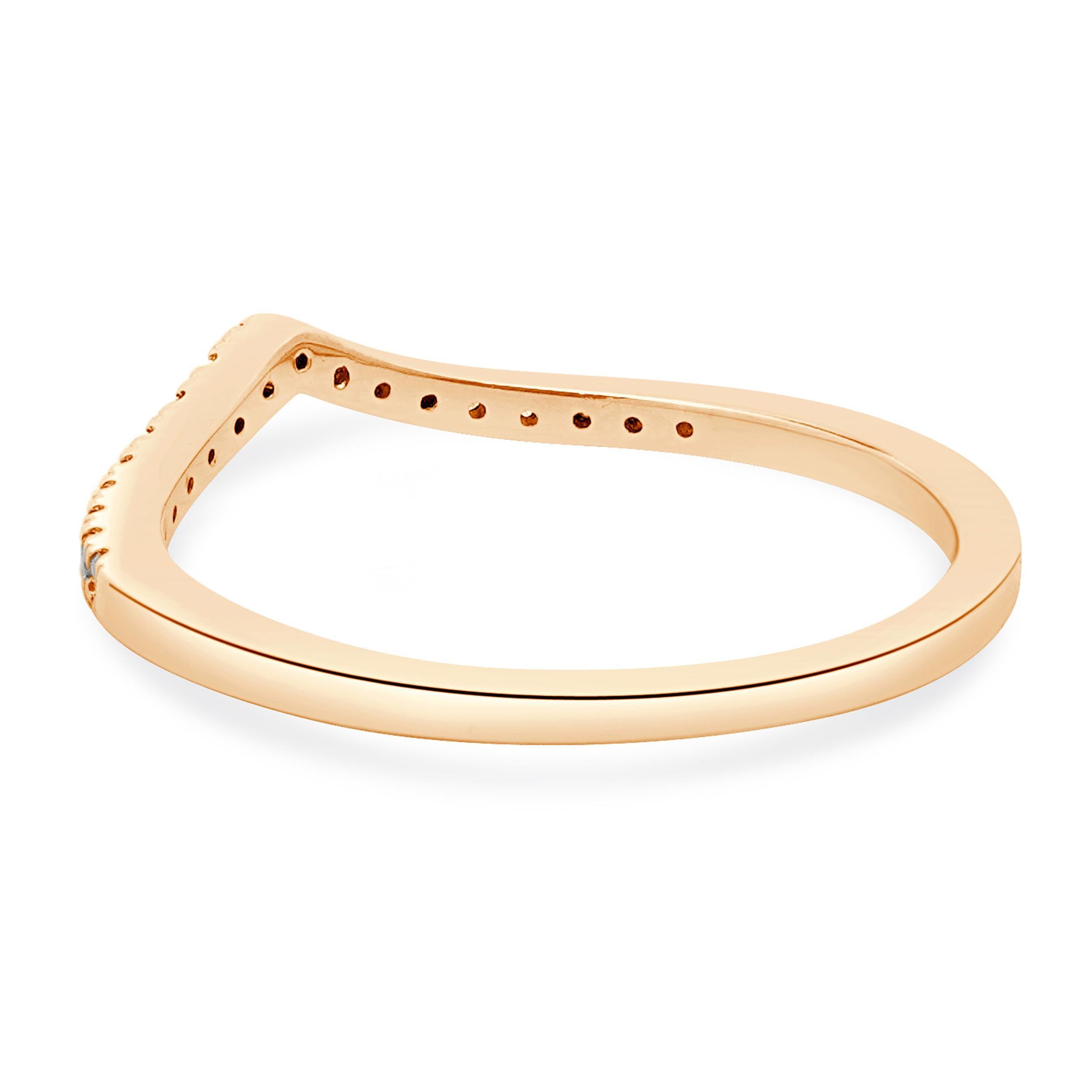 Anillo de oro rosa de 10 quilates con contorno de diamantes Corte redondo en venta