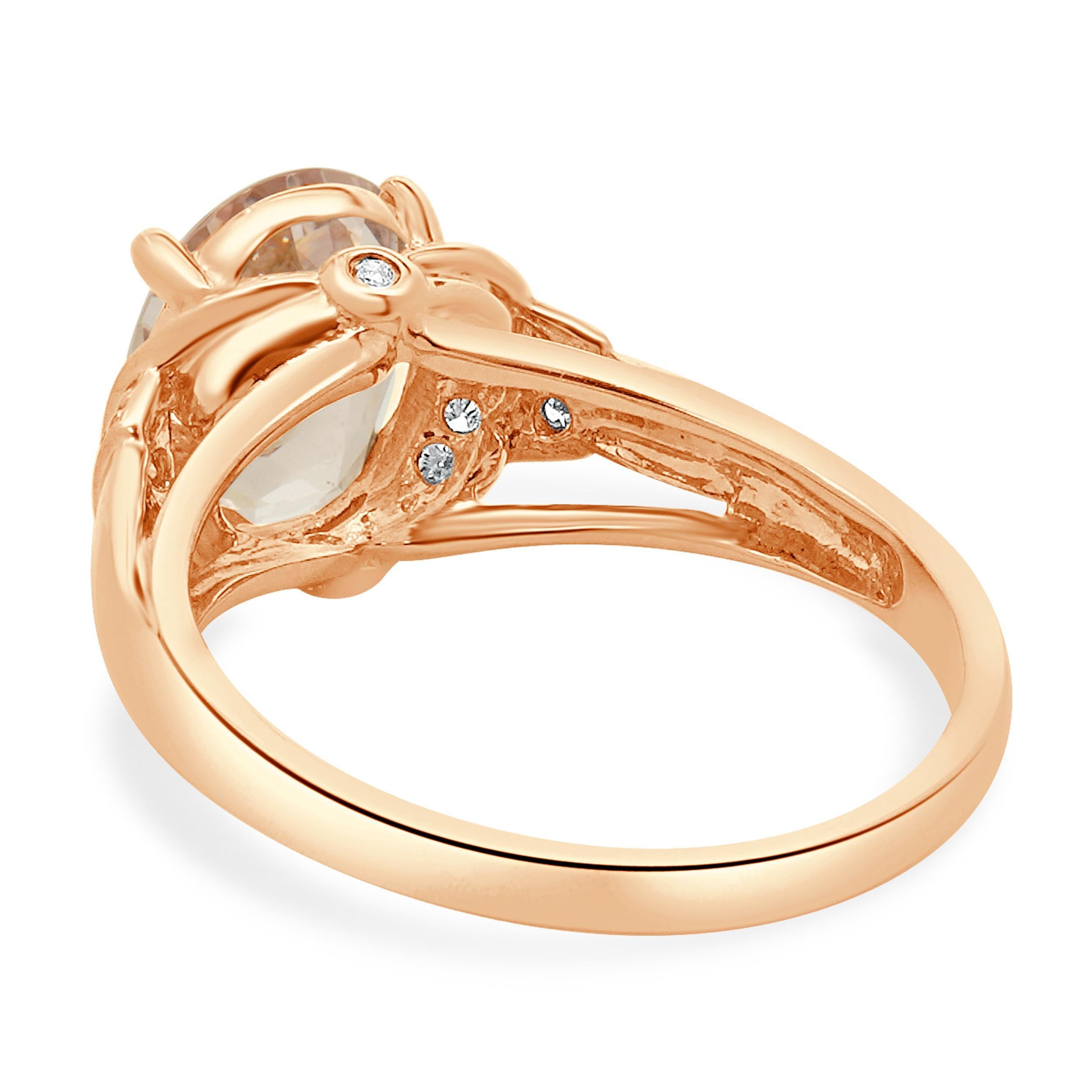 Taglio ovale Anello in oro rosa 10 carati con morganite e diamanti in vendita