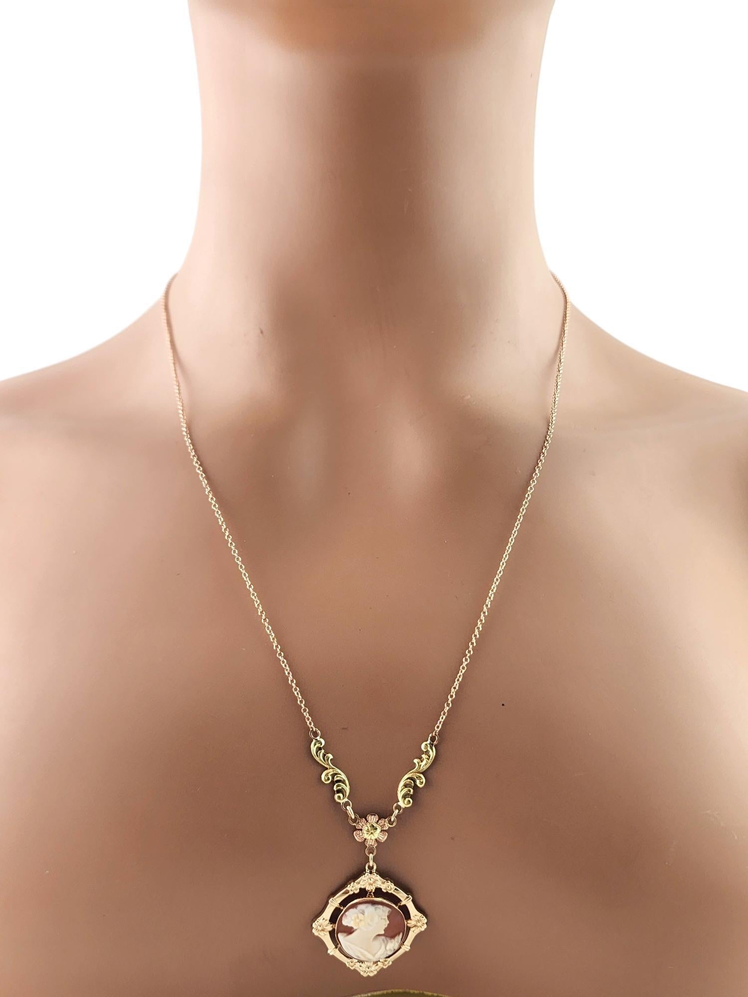10 Karat Tri Gold Cameo Pendant Necklace #18536 For Sale 4