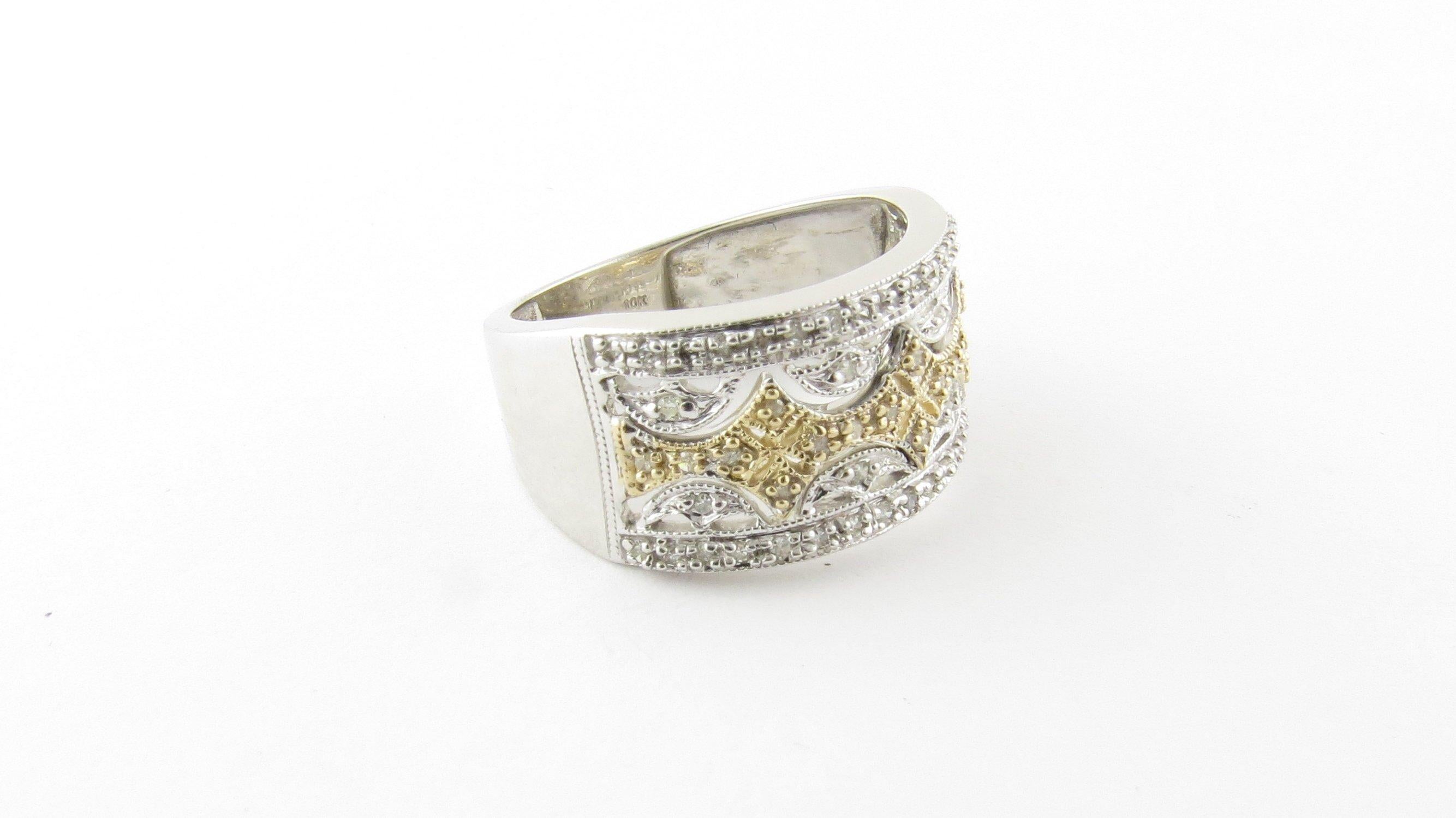 Round Cut 10 Karat White and Yellow Gold Diamond Ring For Sale