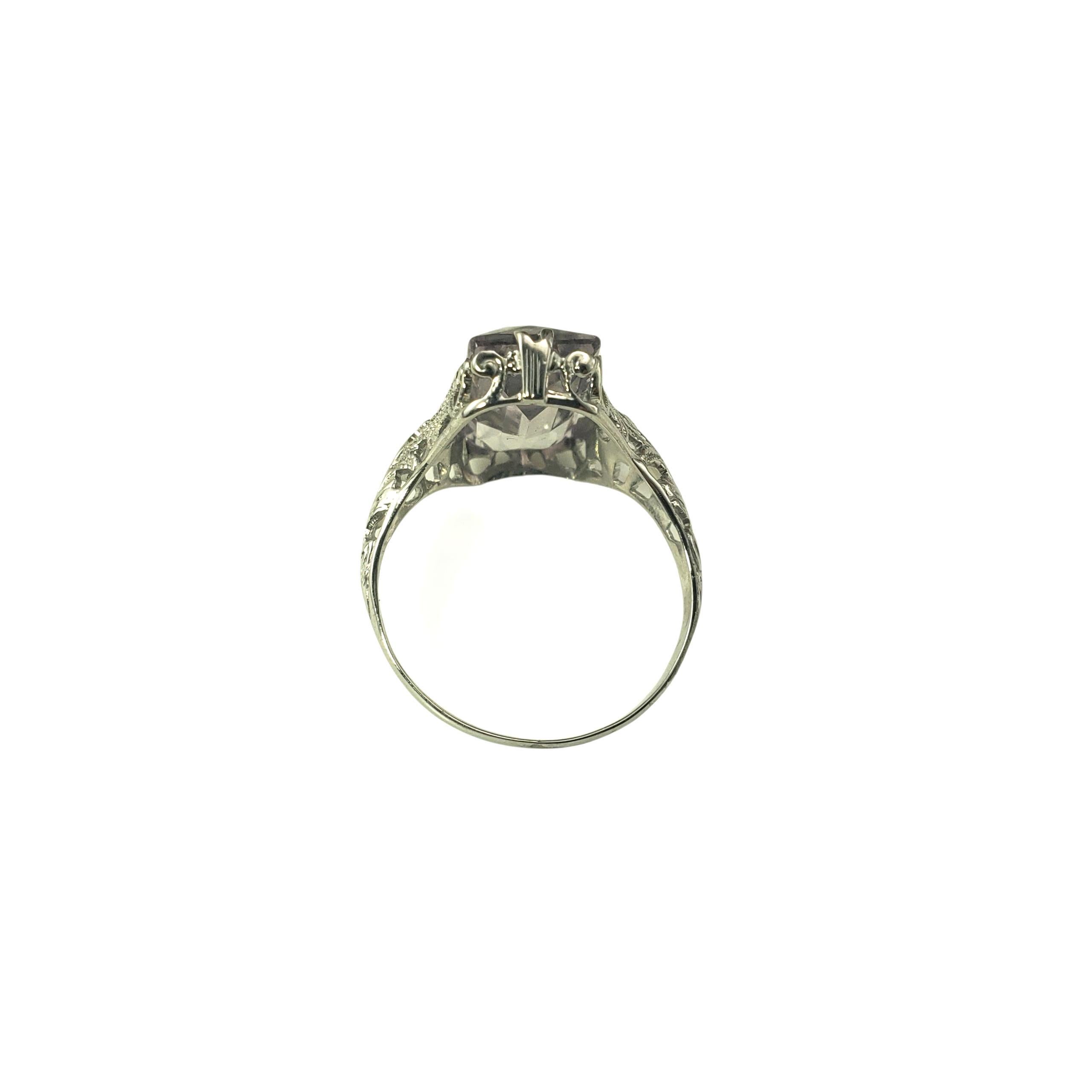 10 Karat White Gold and Amethyst Ring Size 6.25-6.5 #22666 Pour femmes en vente