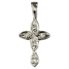 Pendentif croix en or blanc 10 carats et diamants n° 17204