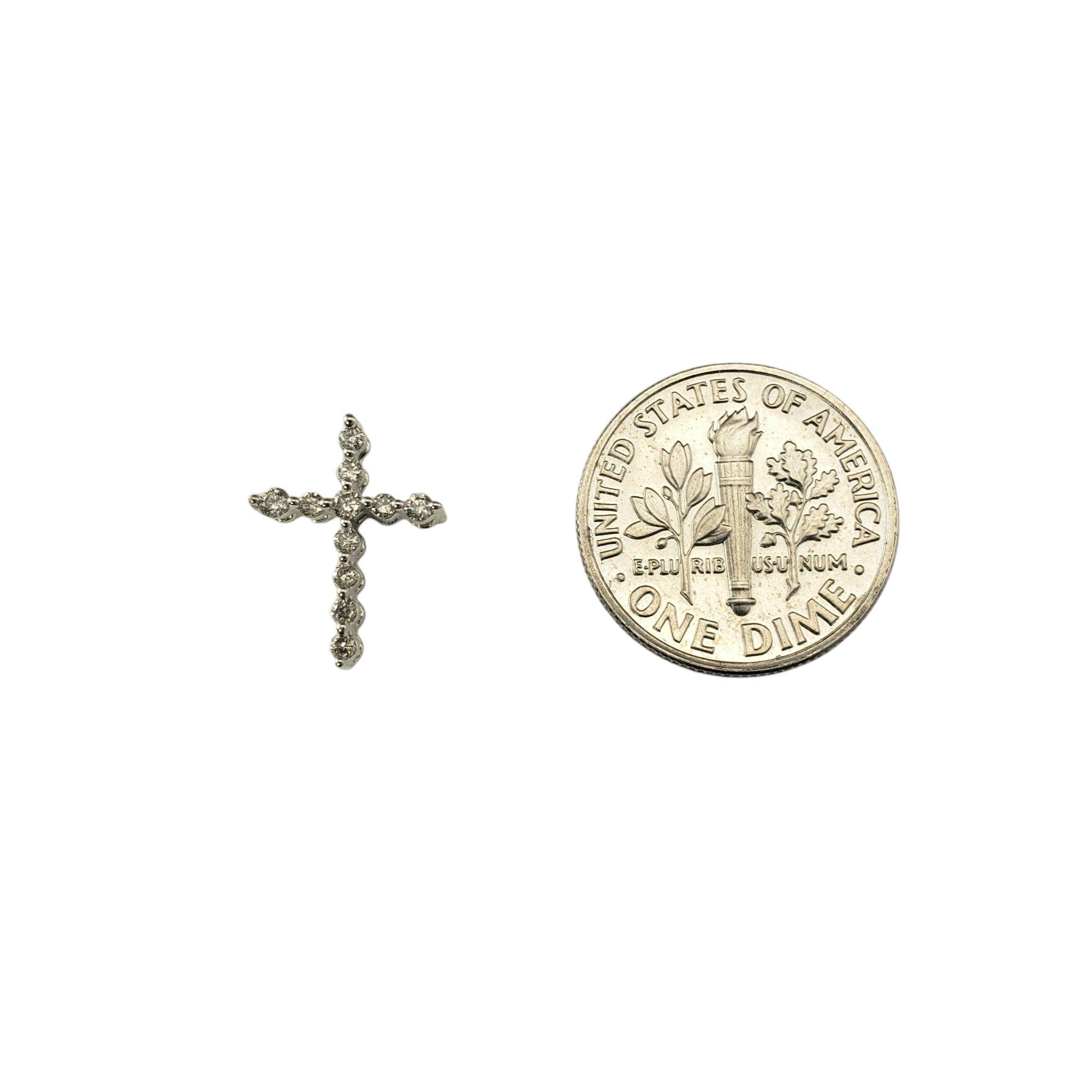 Donna Ciondolo a forma di croce in oro bianco 10 carati e diamanti #21116 in vendita