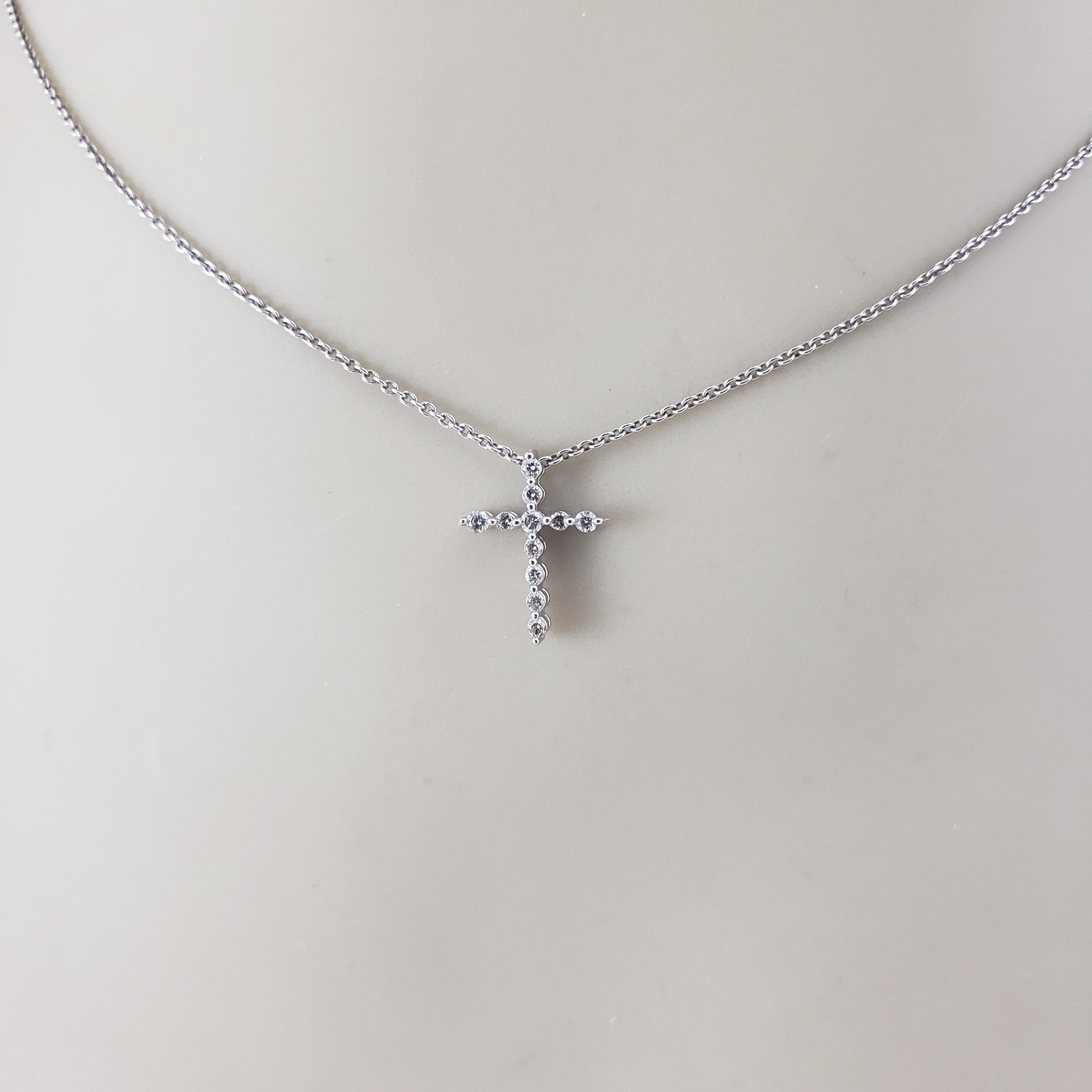 Ciondolo a forma di croce in oro bianco 10 carati e diamanti #21116 in vendita 3