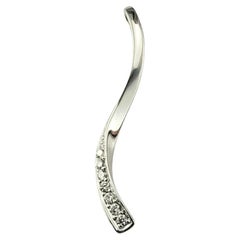 Ciondolo curvo in oro bianco 10 carati e diamanti #17664