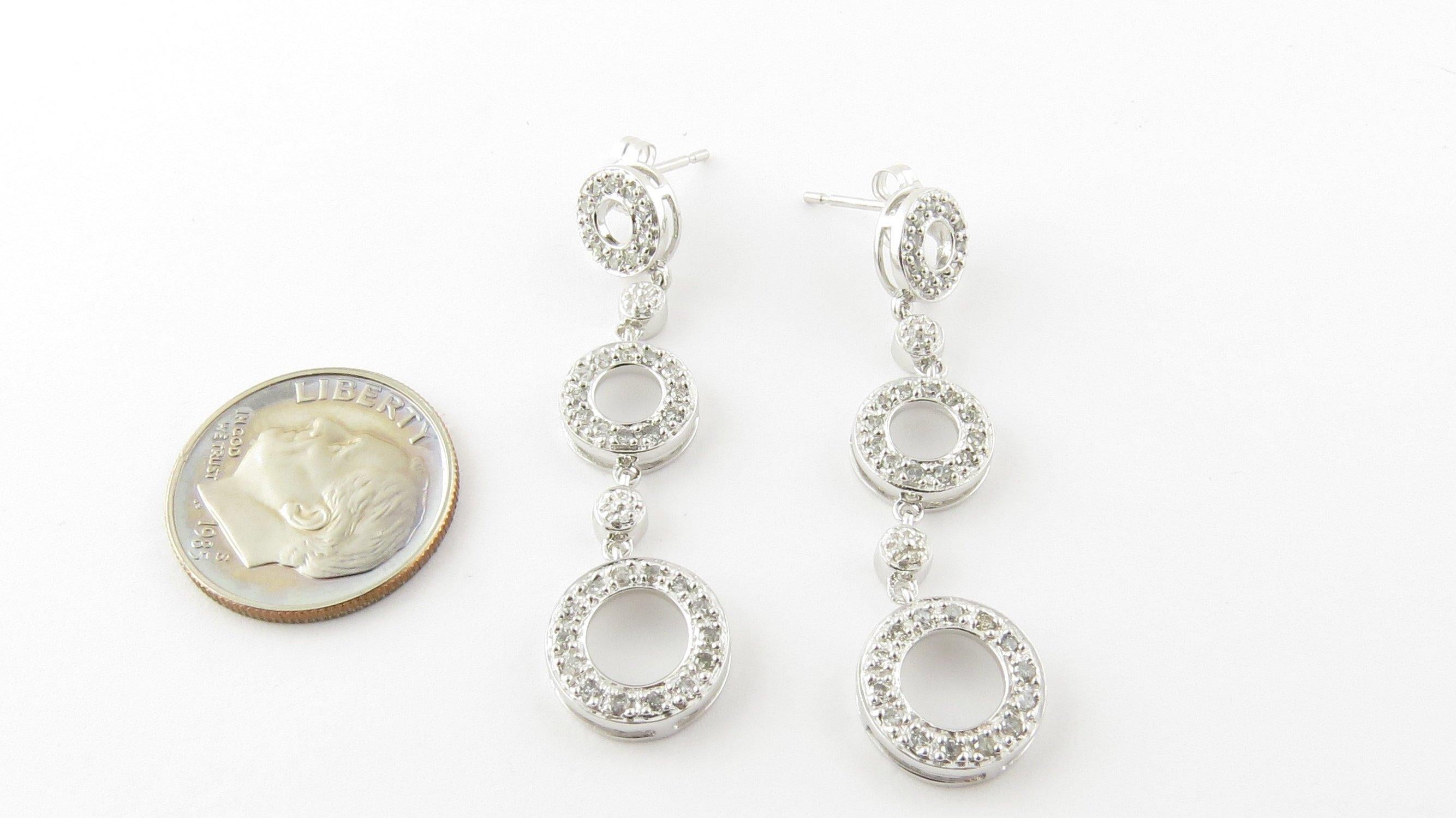 10 Karat White Gold and Diamond Circle Dangle Earrings In Good Condition In Washington Depot, CT