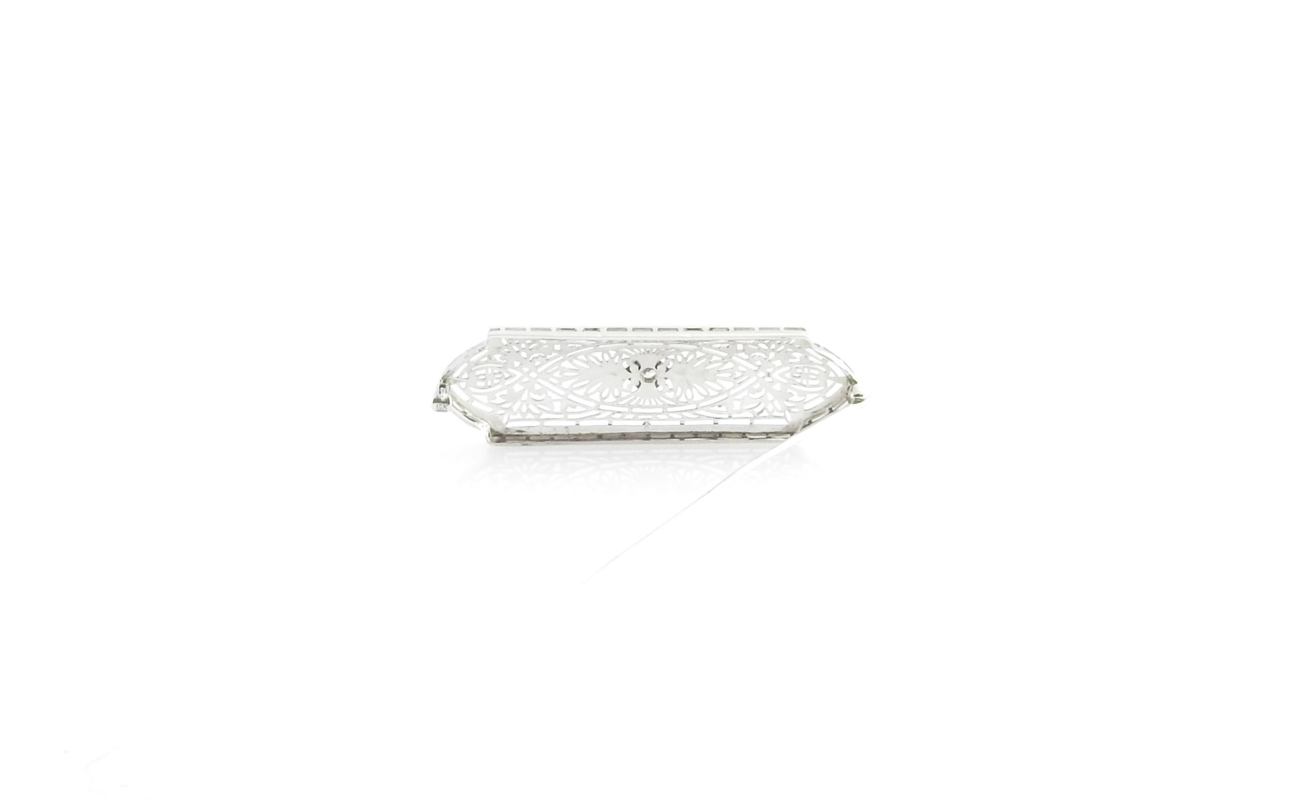 10 Karat White Gold and Diamond Filigree Brooch / Pin In Good Condition In Washington Depot, CT