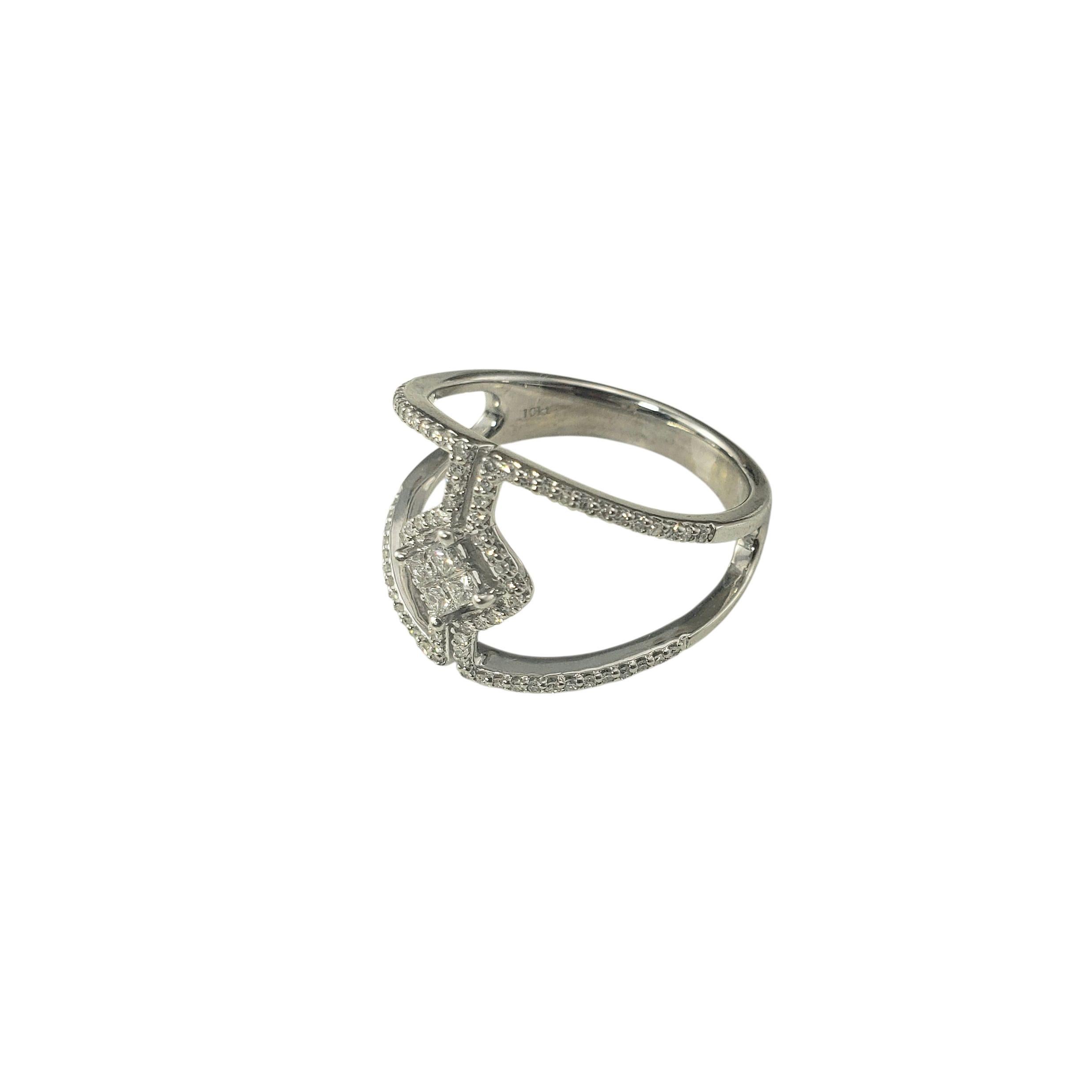 Anillo abierto de oro blanco de 10 quilates y diamantes talla 7.75 #22589 en Bueno estado para la venta en Washington Depot, CT