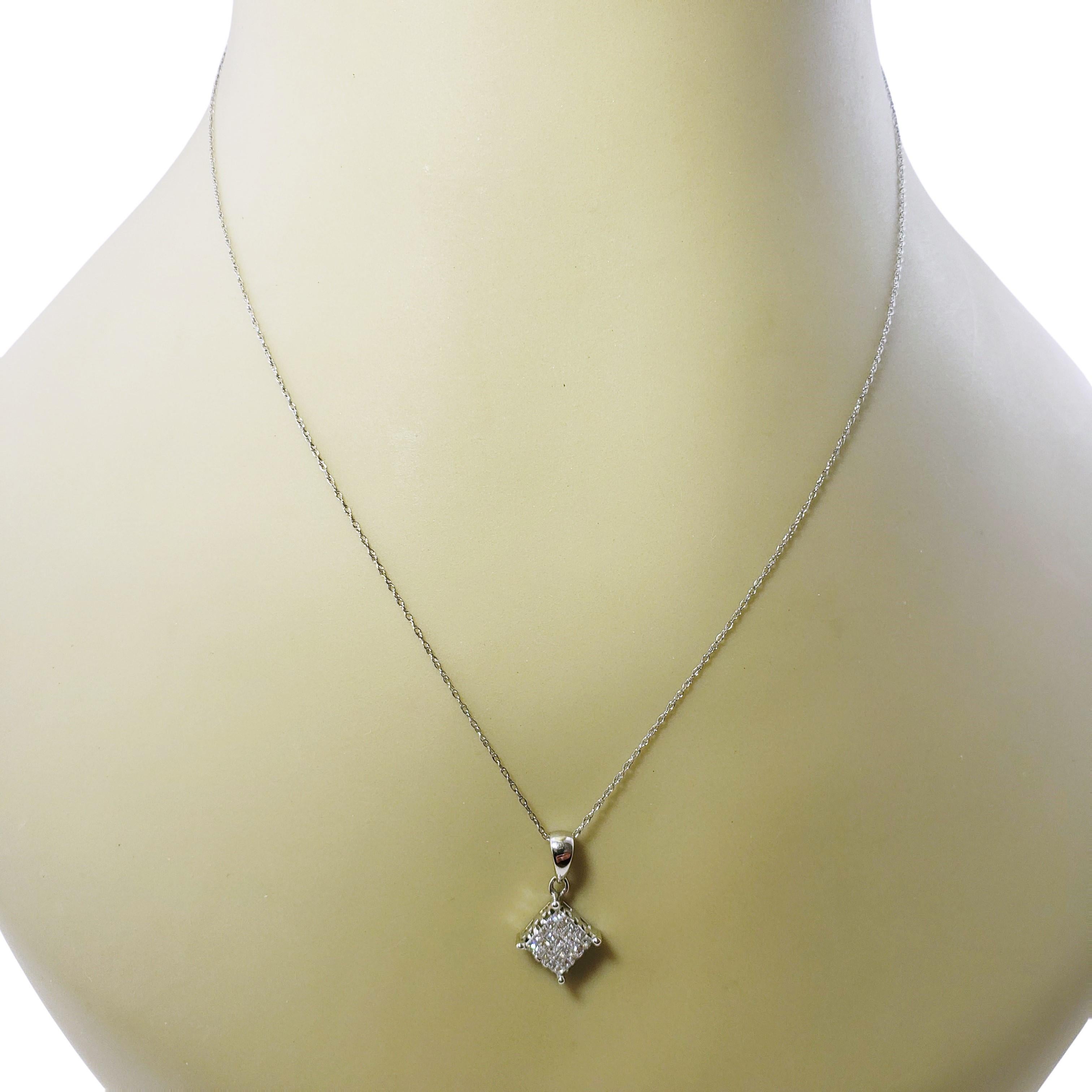10 Karat White Gold and Diamond Pendant Necklace For Sale 2
