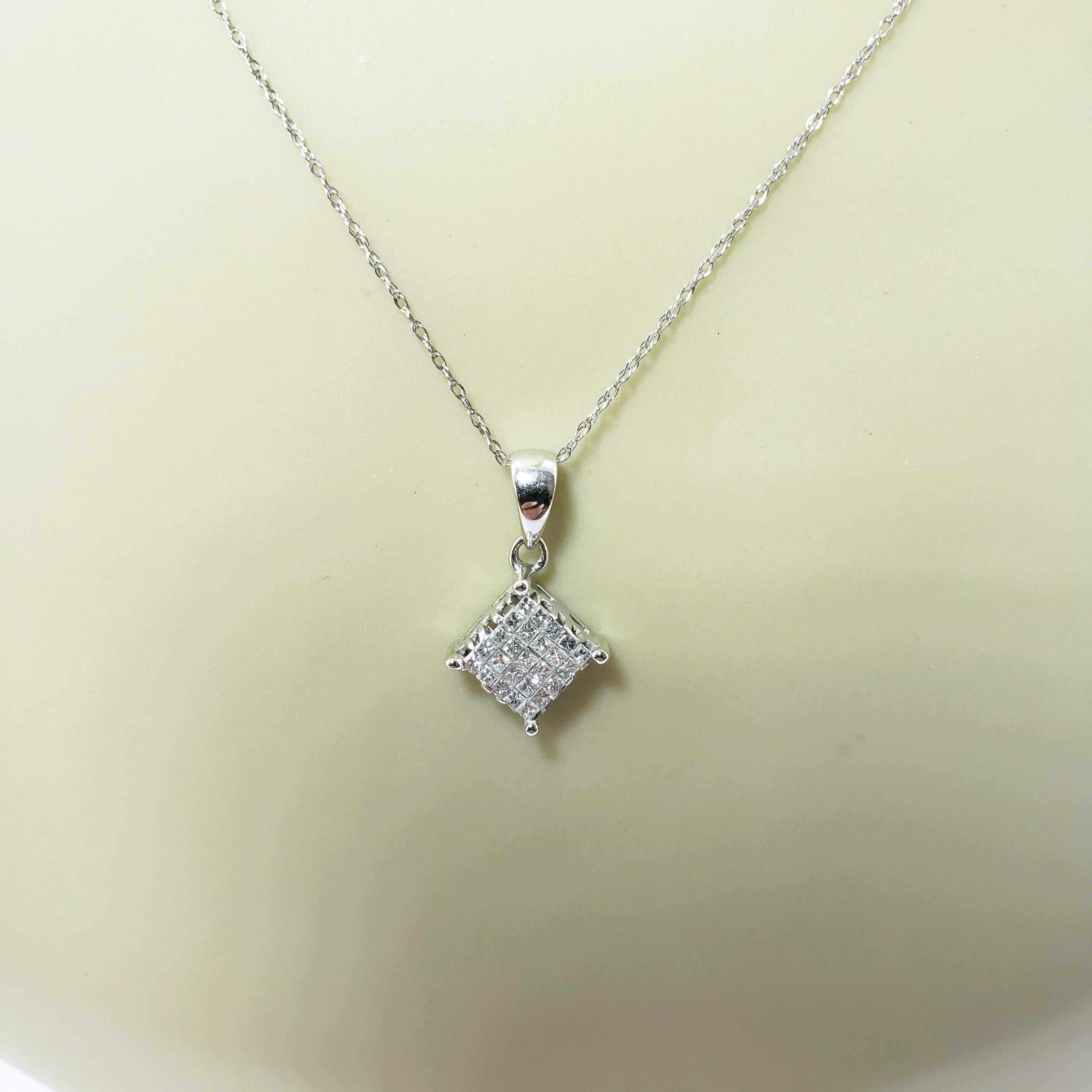 10 Karat White Gold and Diamond Pendant Necklace For Sale 3