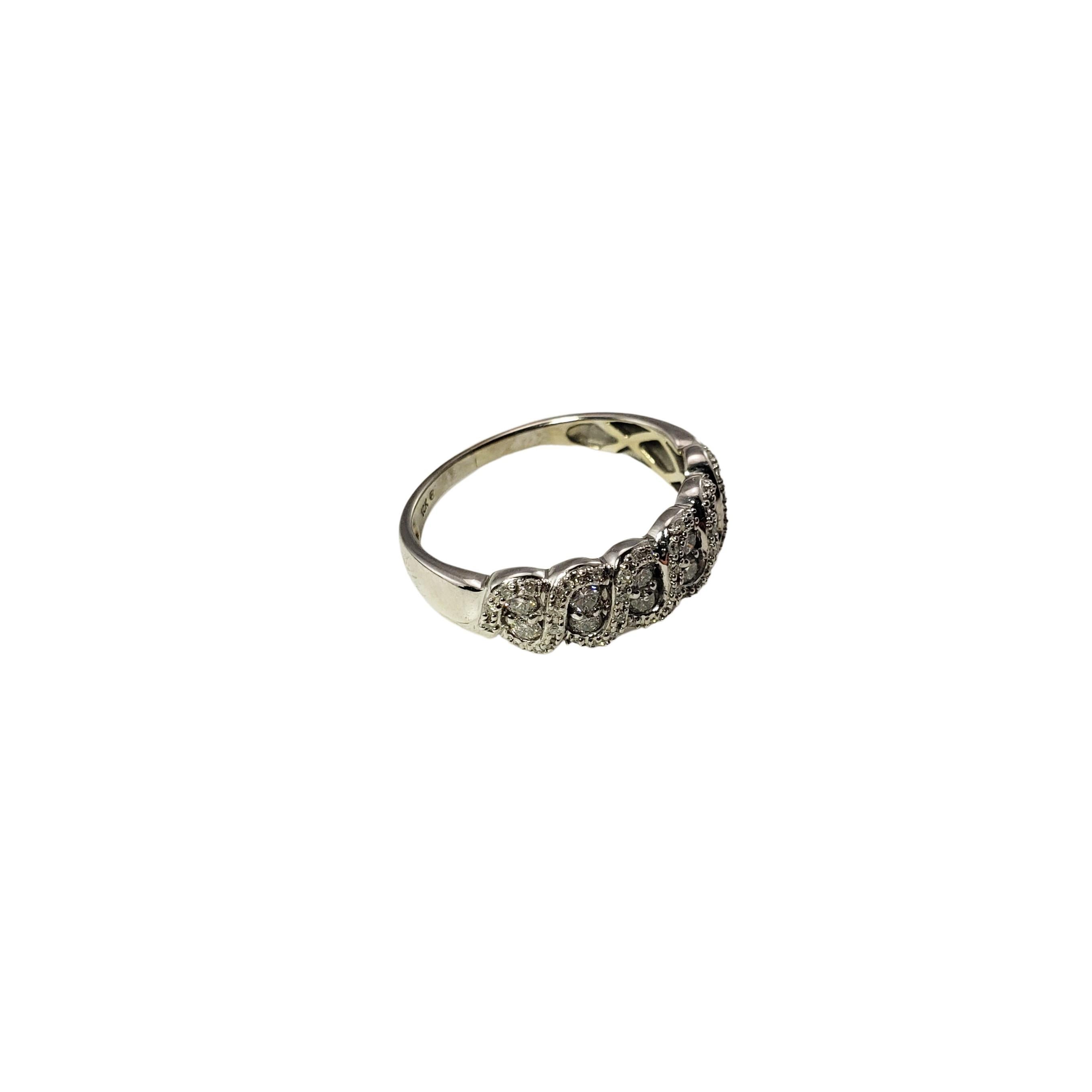 10 Karat White Gold and Diamond Ring For Sale 2