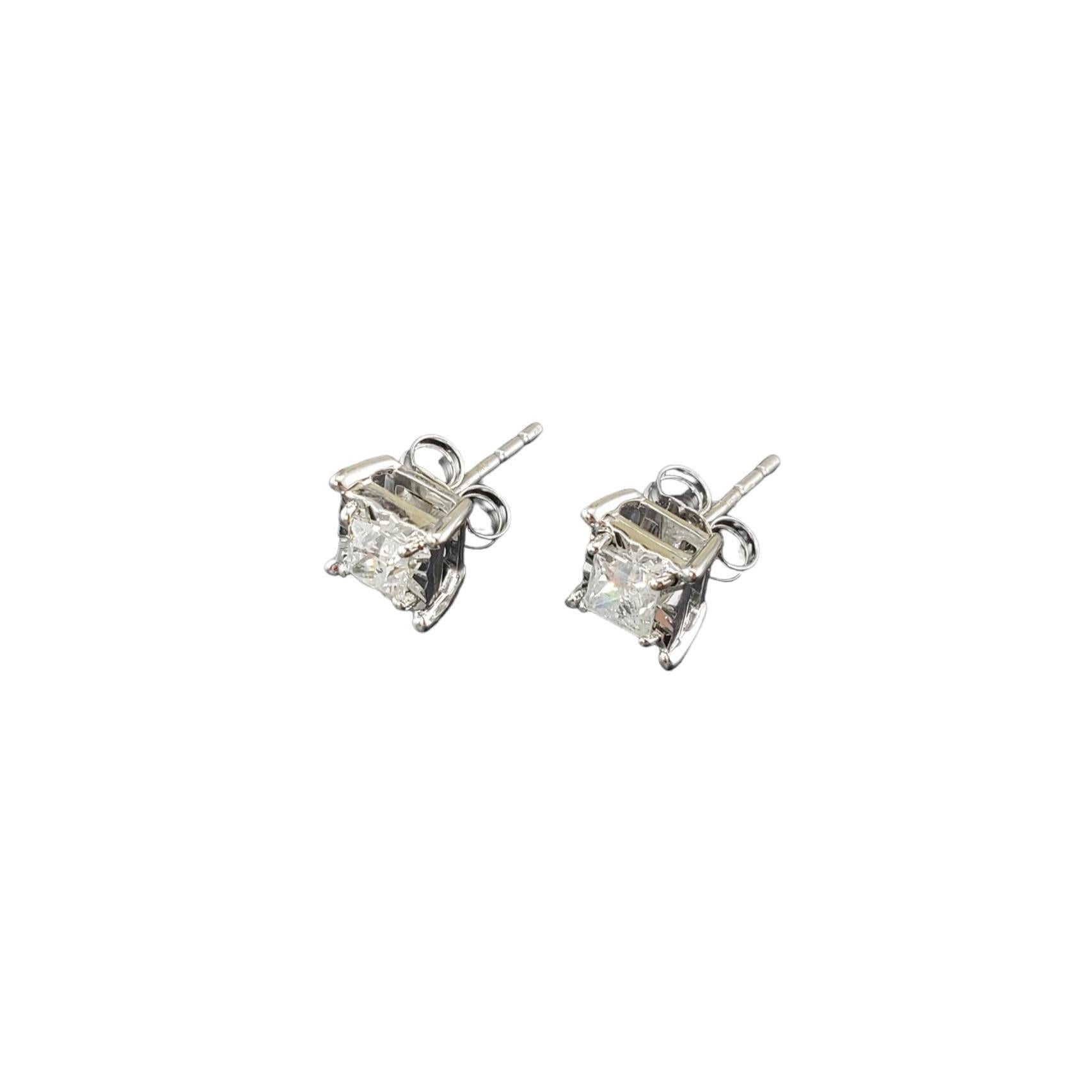 10 Karat White Gold and Princess Diamond Stud Earrings #17238 In Good Condition For Sale In Washington Depot, CT