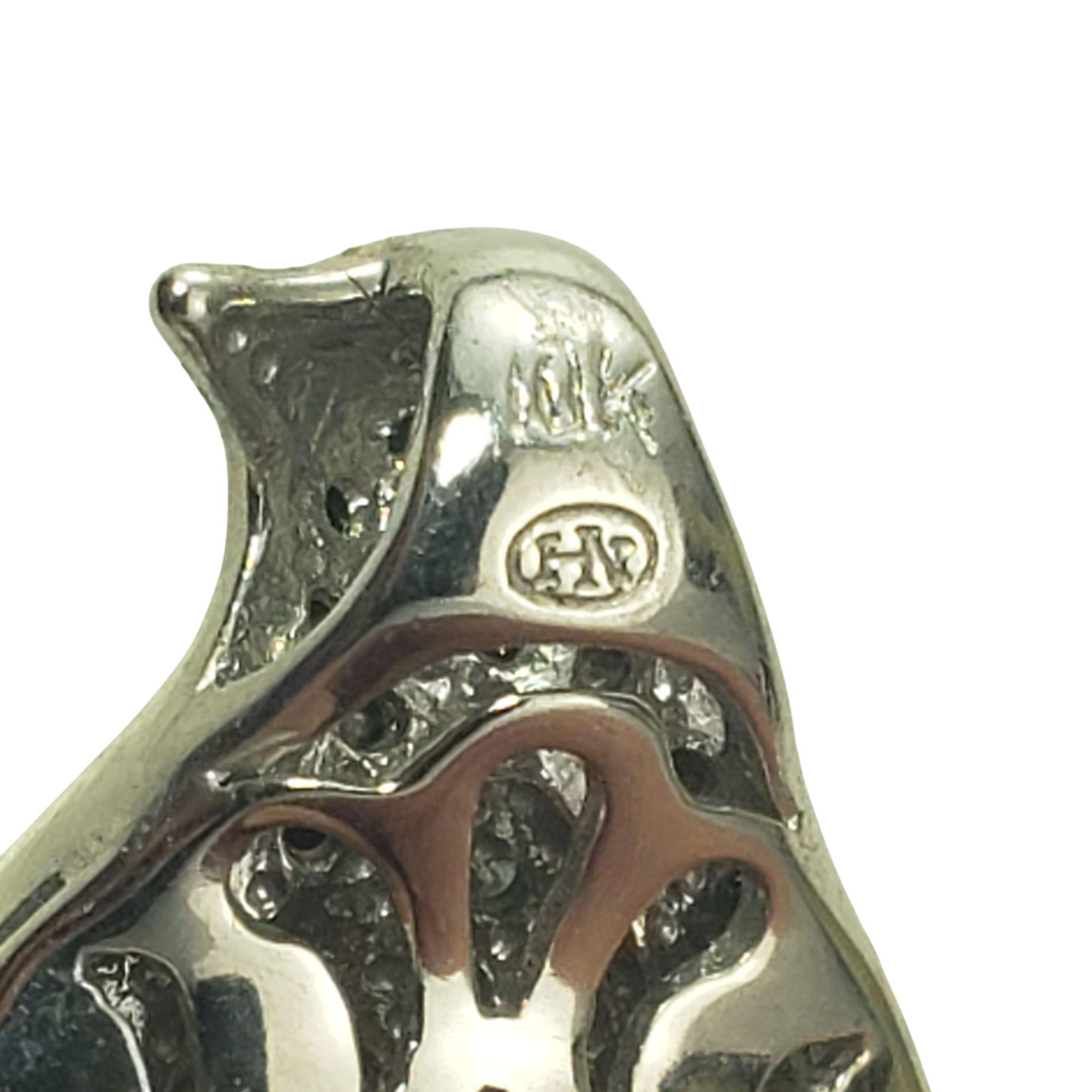 Ciondolo a forma di pinguino con diamante bianco e nero in oro bianco 10 carati #21449 In condizioni buone in vendita a Washington Depot, CT