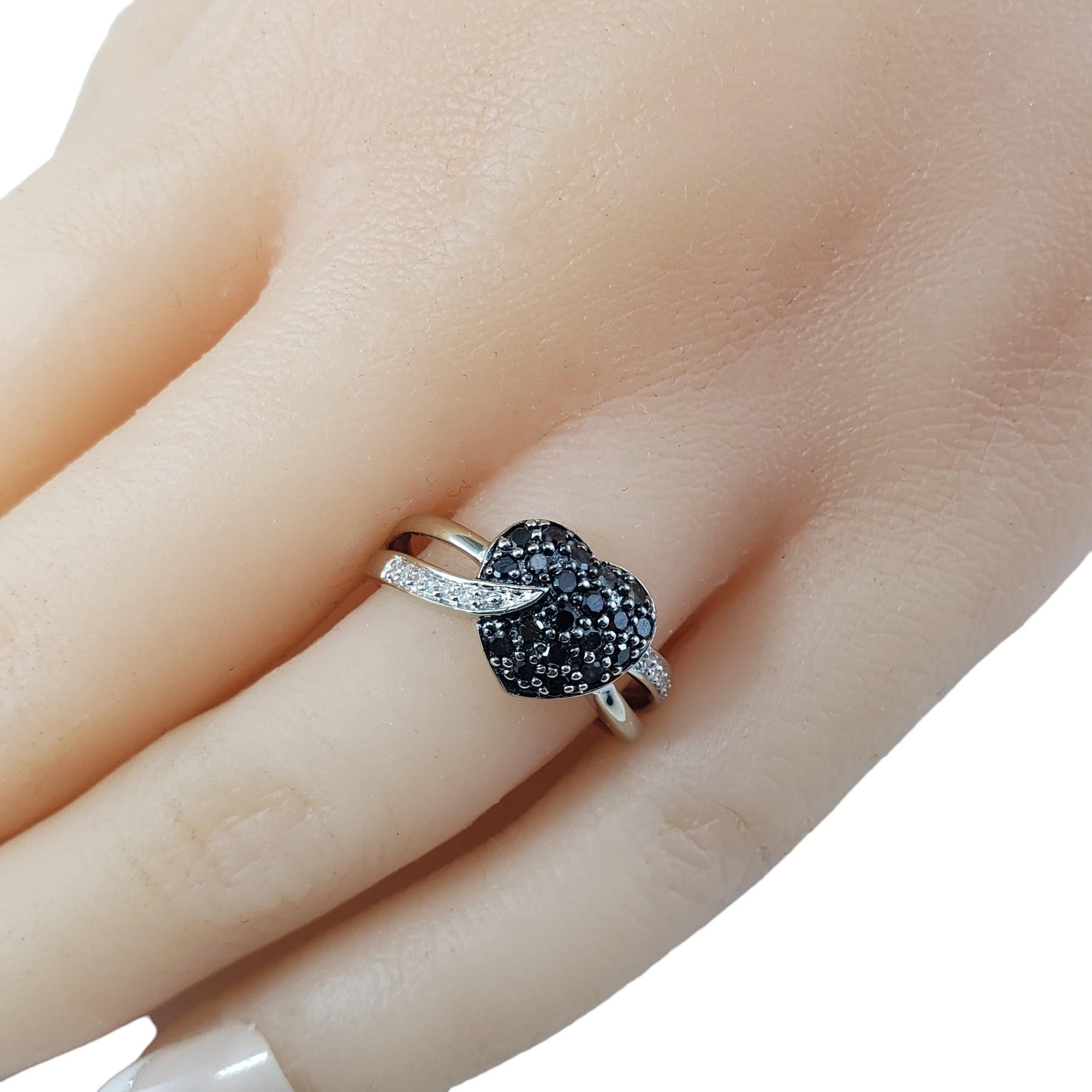 10 Karat White Gold Black Stone and White Diamond Heart Ring Size 6.25 #16107 For Sale 2