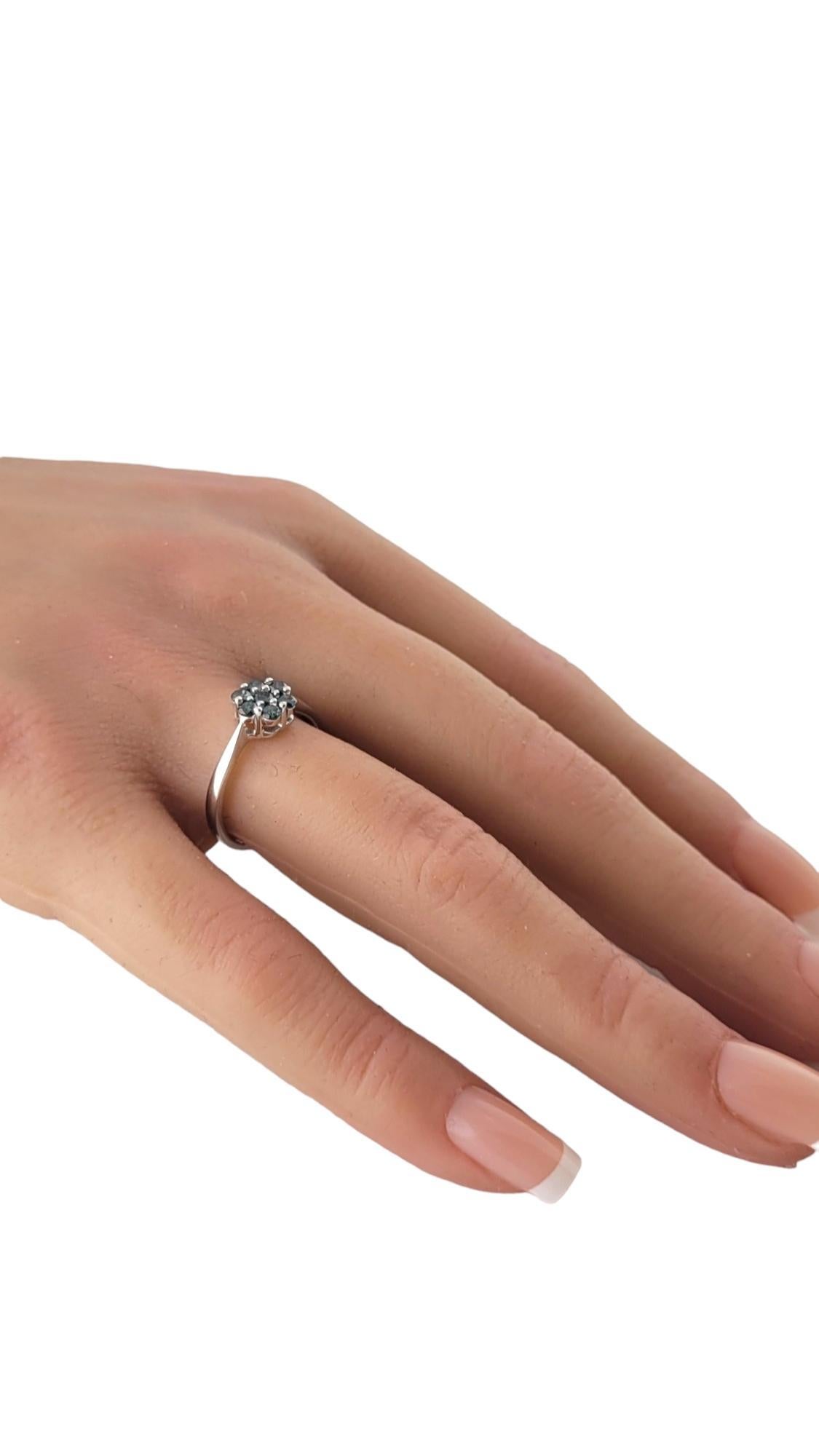 Anillo de diamantes tratados con color azul de oro blanco de 10 quilates talla 7 #17785 en venta 2