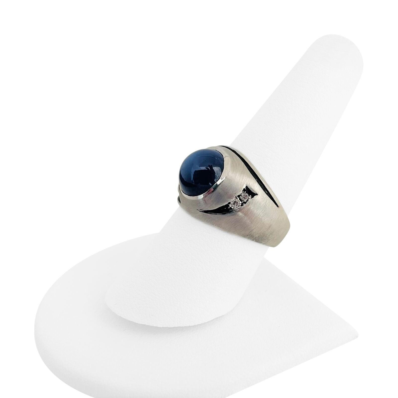 Ring aus 10 Karat Weißgold mit blauem Sternsaphir und Diamant 1