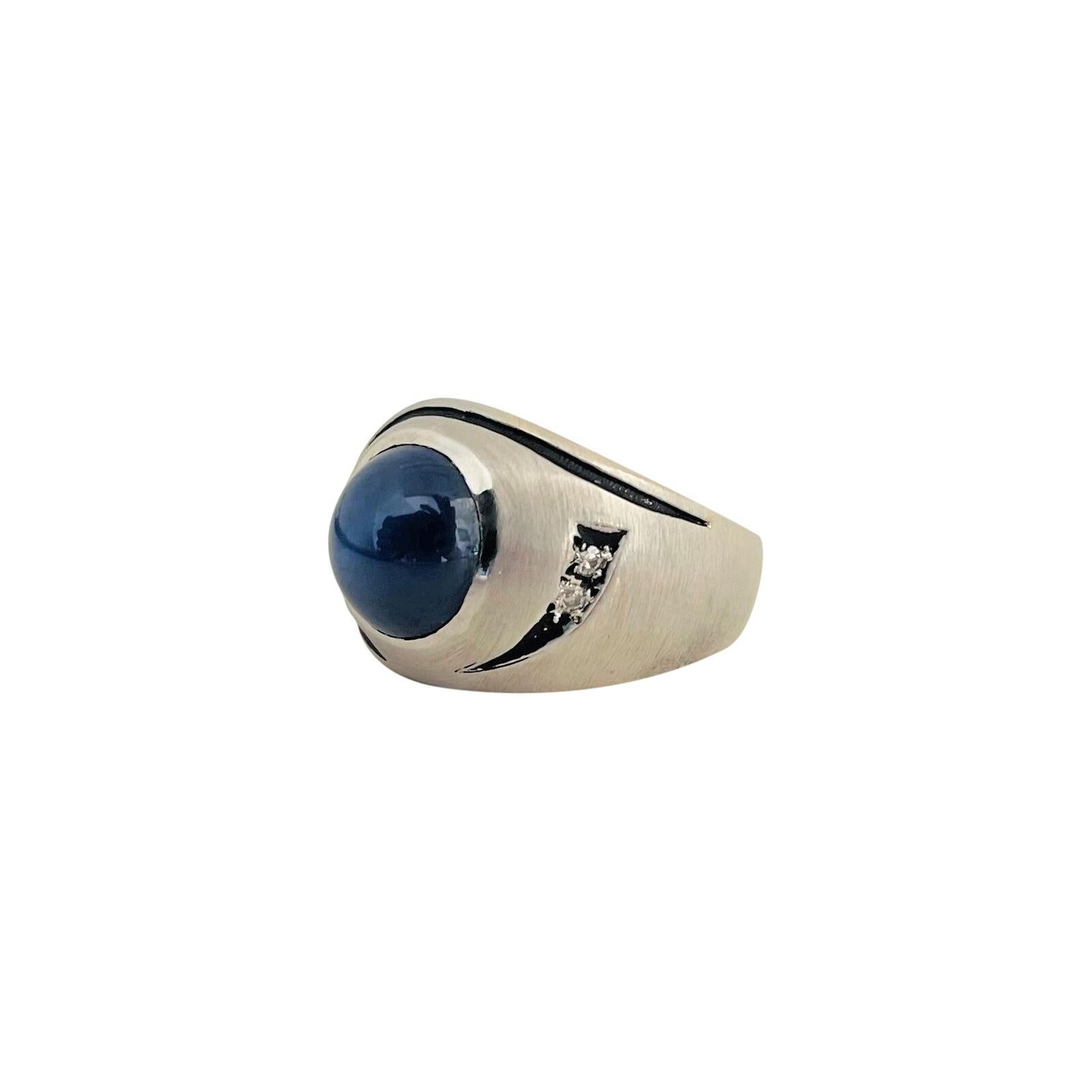Ring aus 10 Karat Weißgold mit blauem Sternsaphir und Diamant 2